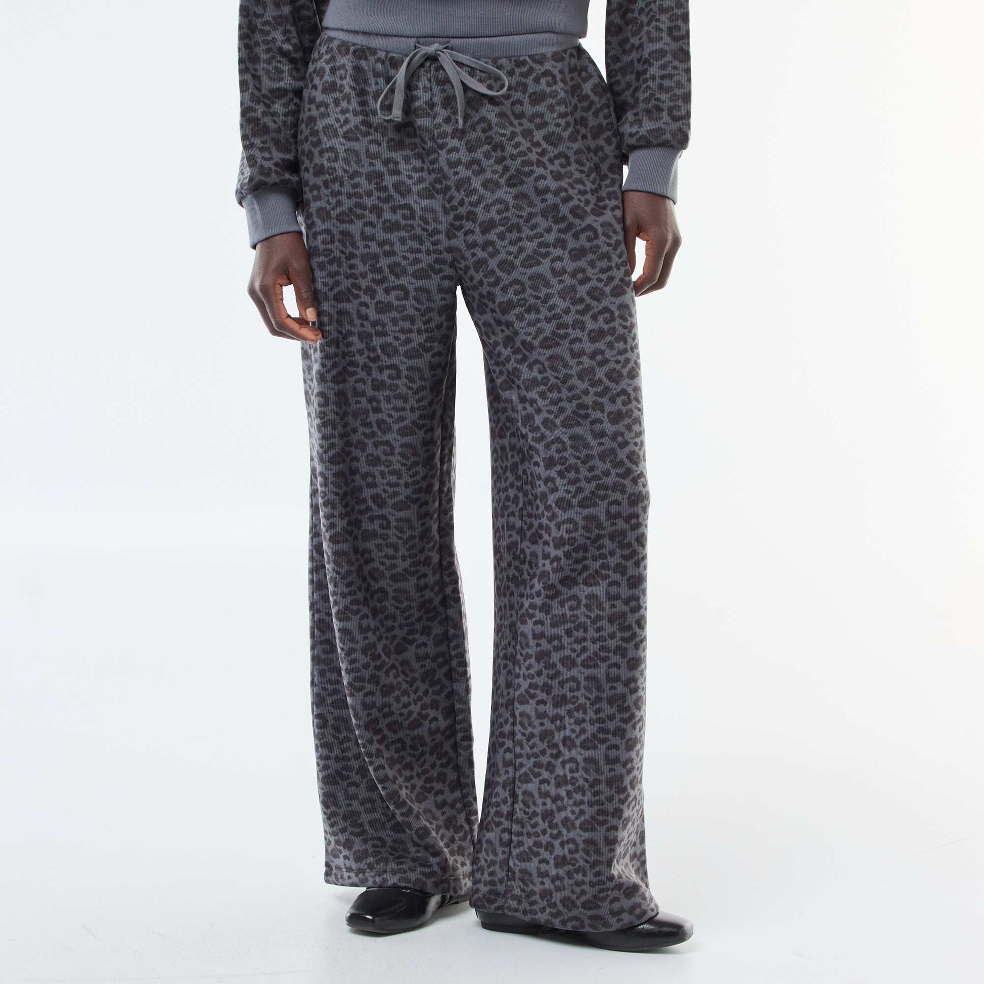 Pantalon large doudou léopard GRIS