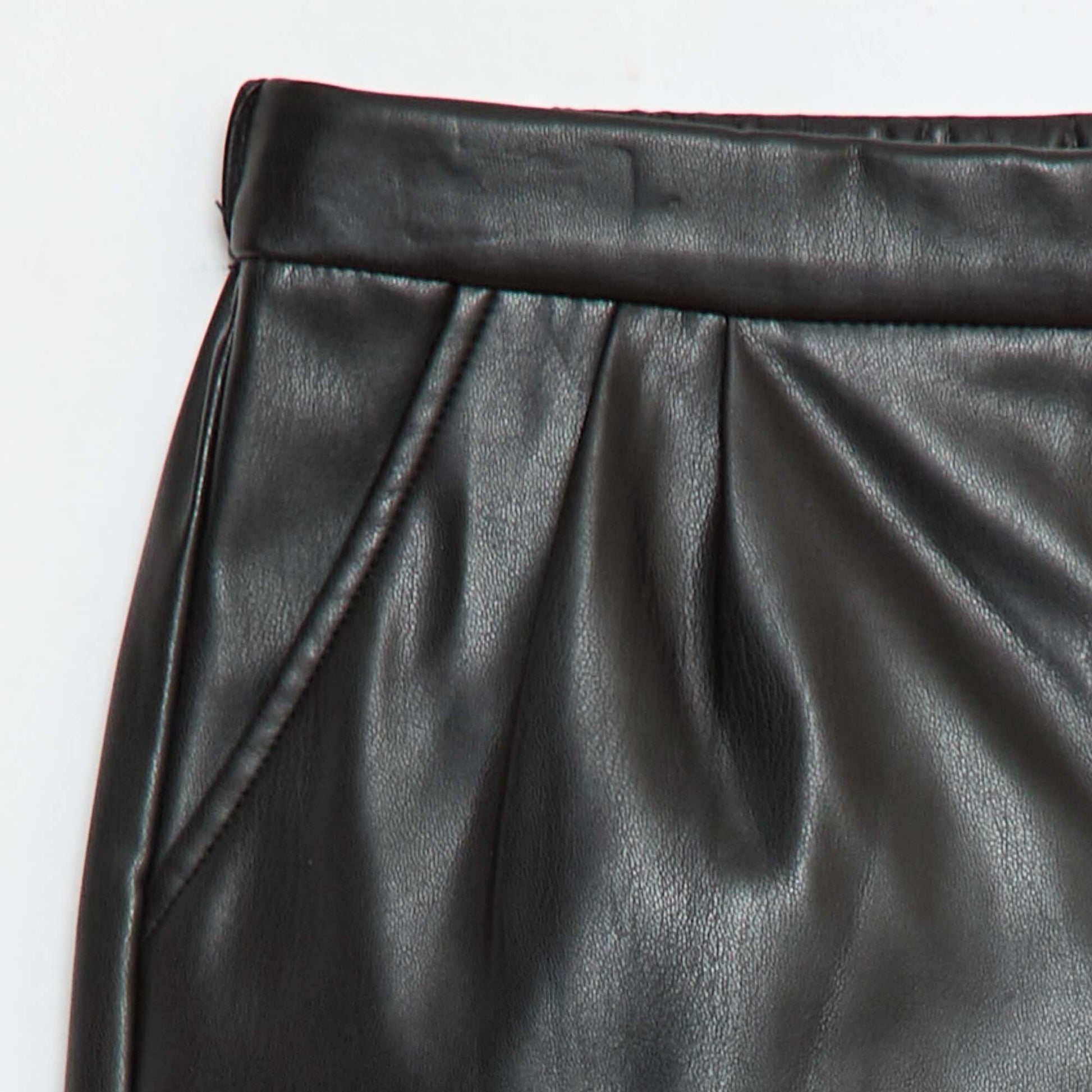 Short court faux cuir NOIR