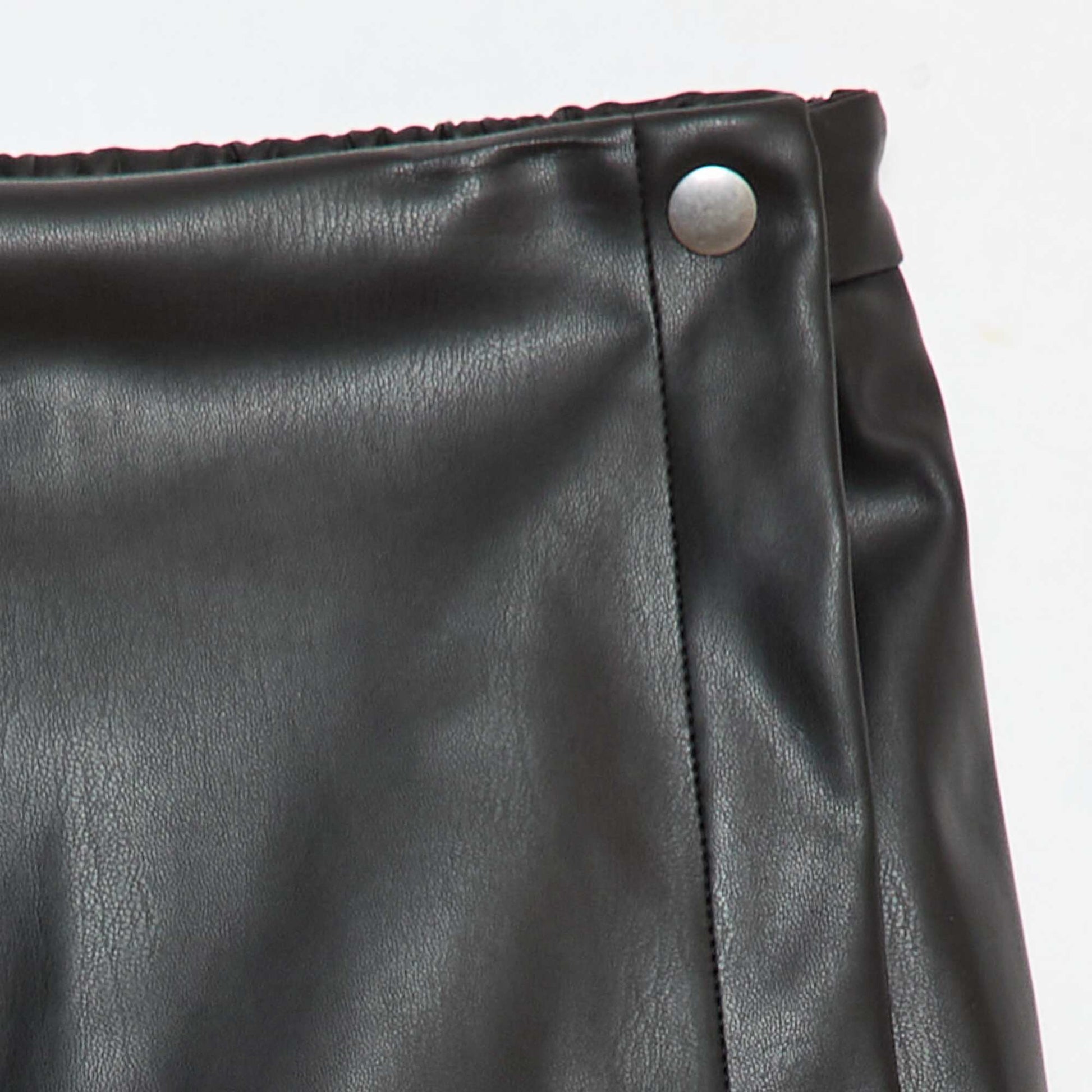 Jupe courte en faux cuir NOIR