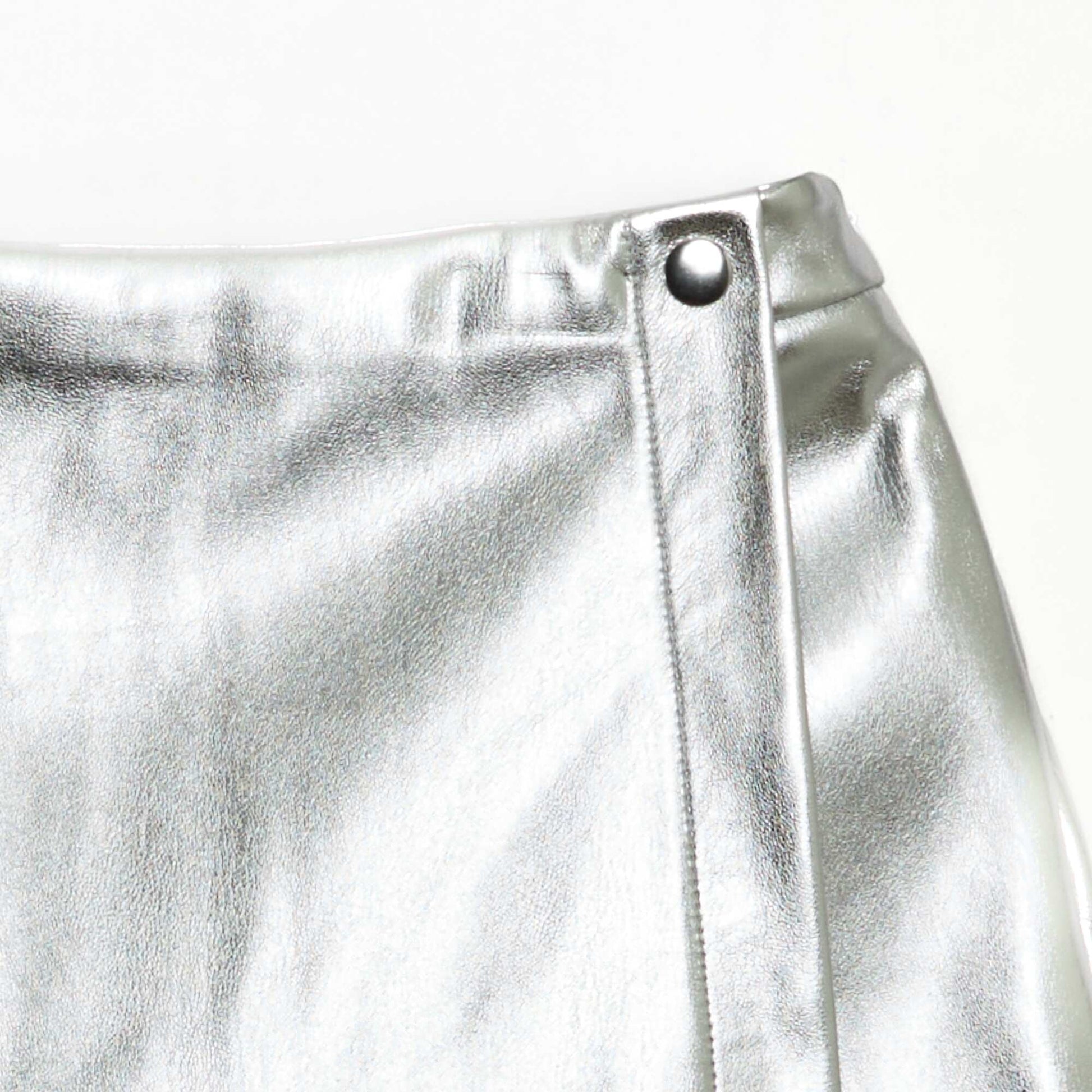 Jupe courte en faux cuir GRIS