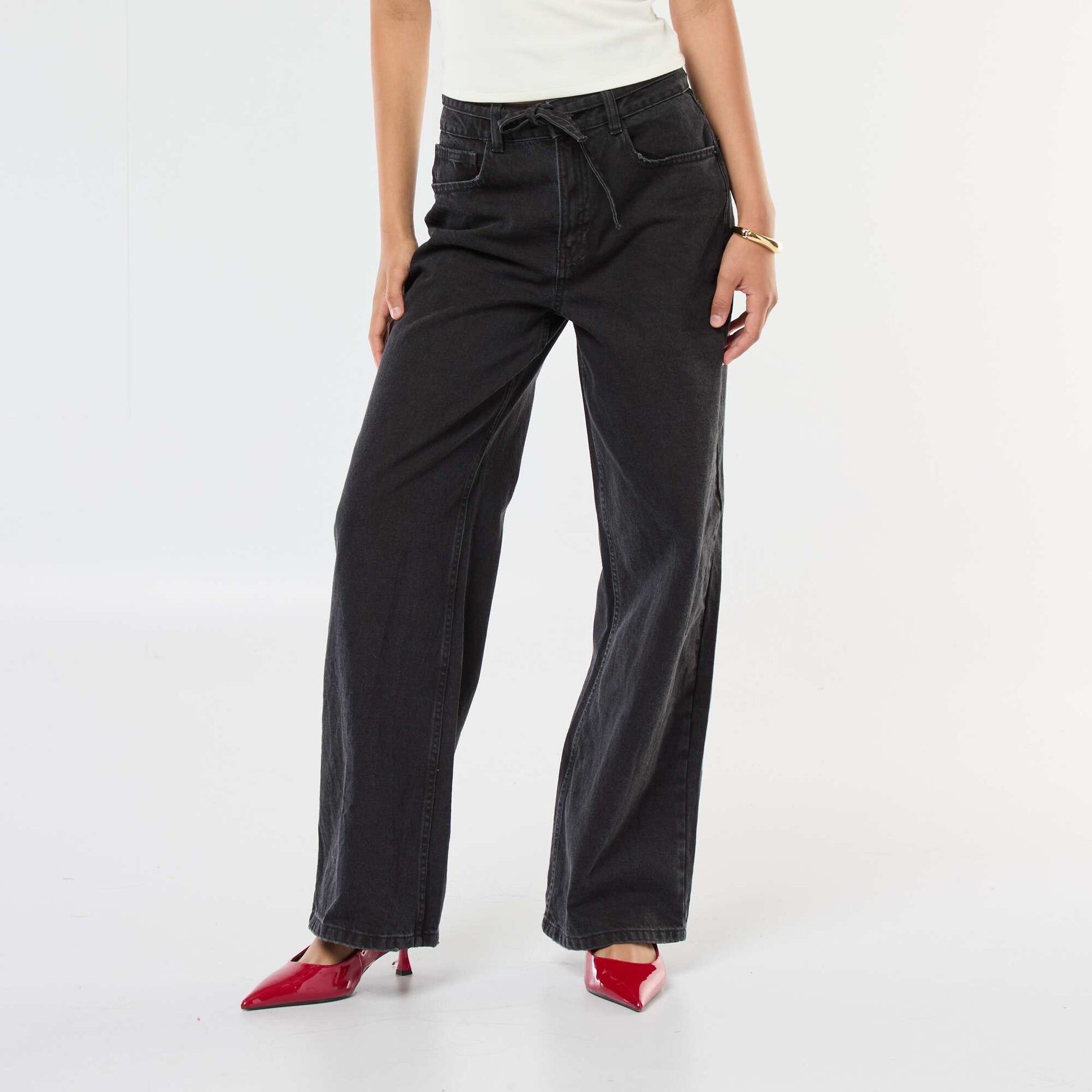Jean coupe wide leg avec ceinture fine en jean GRIS