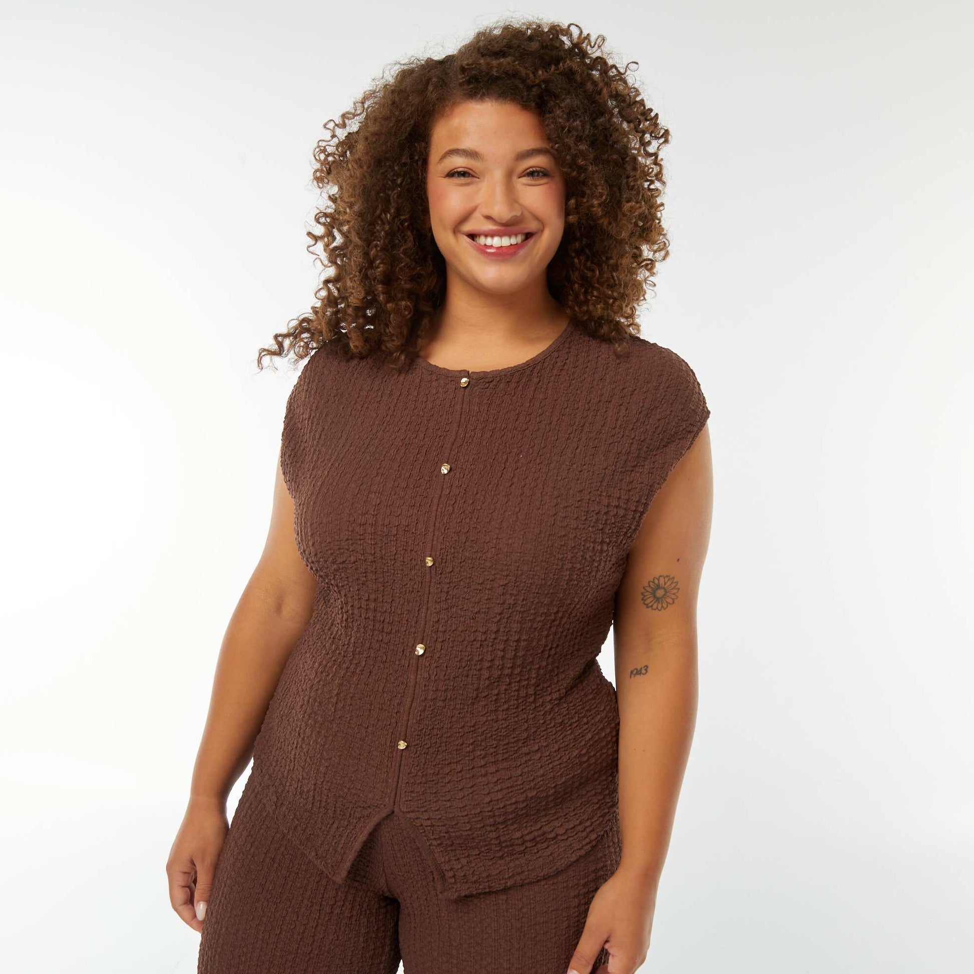 T-shirt en maille gaufrée sans manches MARRON