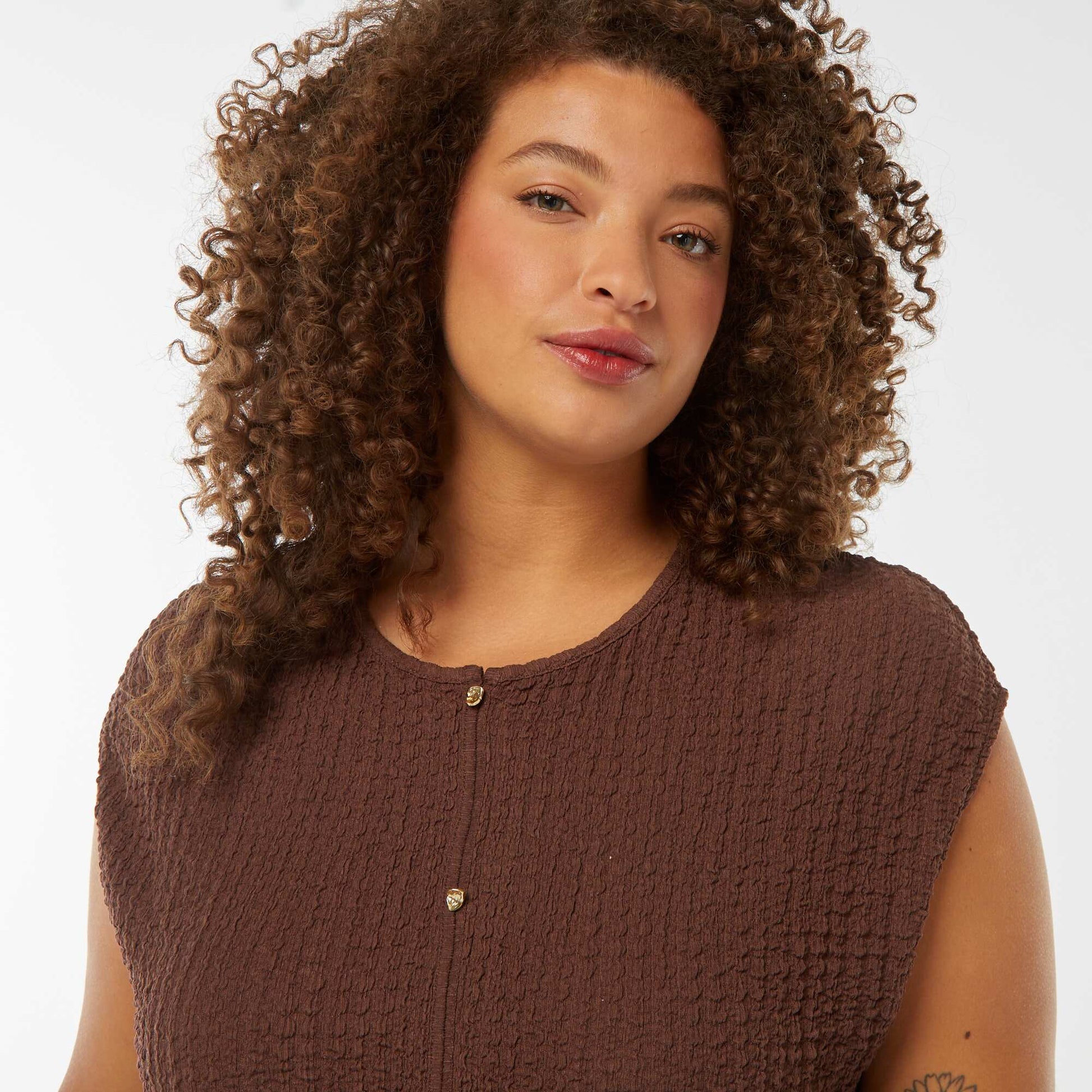 T-shirt en maille gaufrée sans manches MARRON