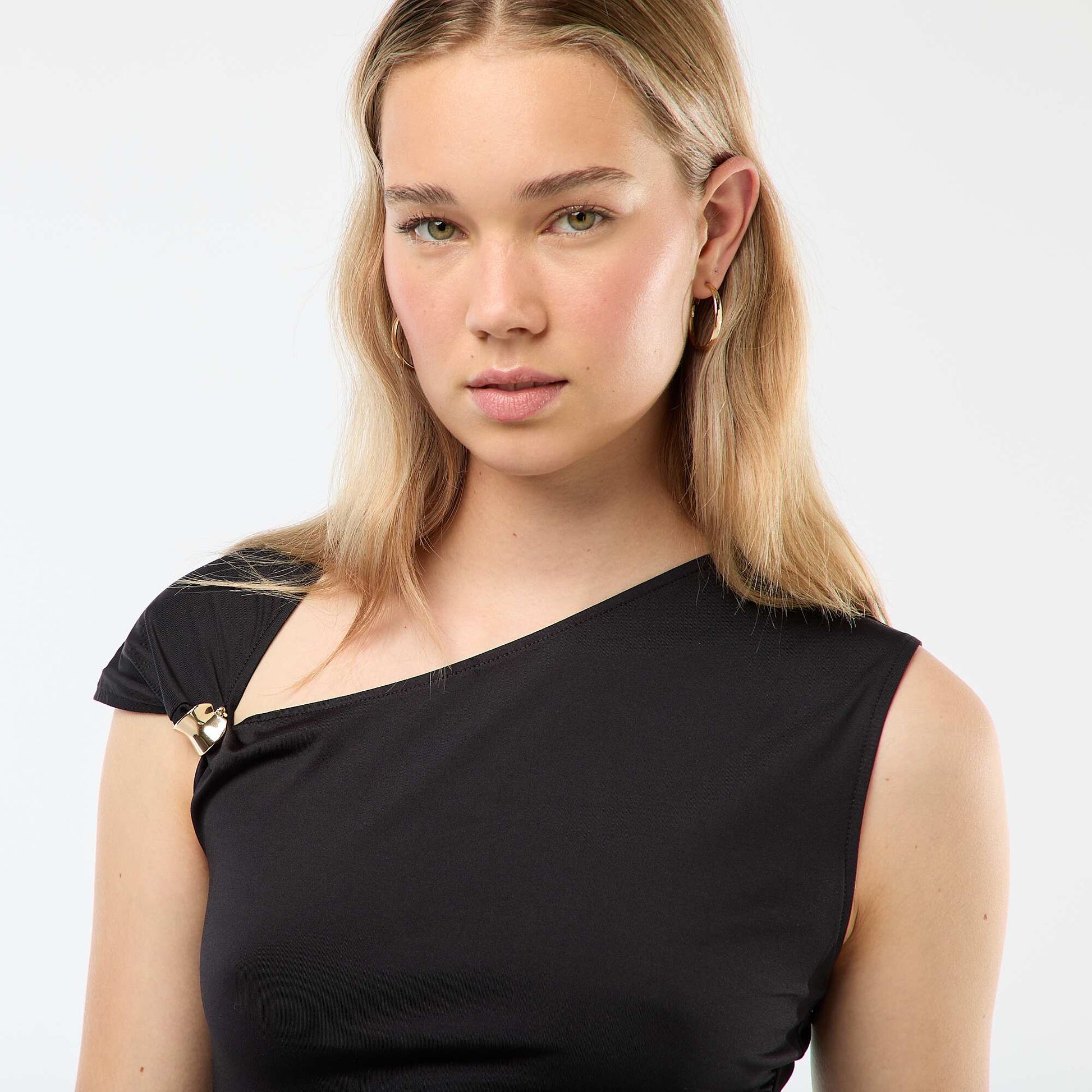 Tee-shirt twisté avec détail bijou NOIR