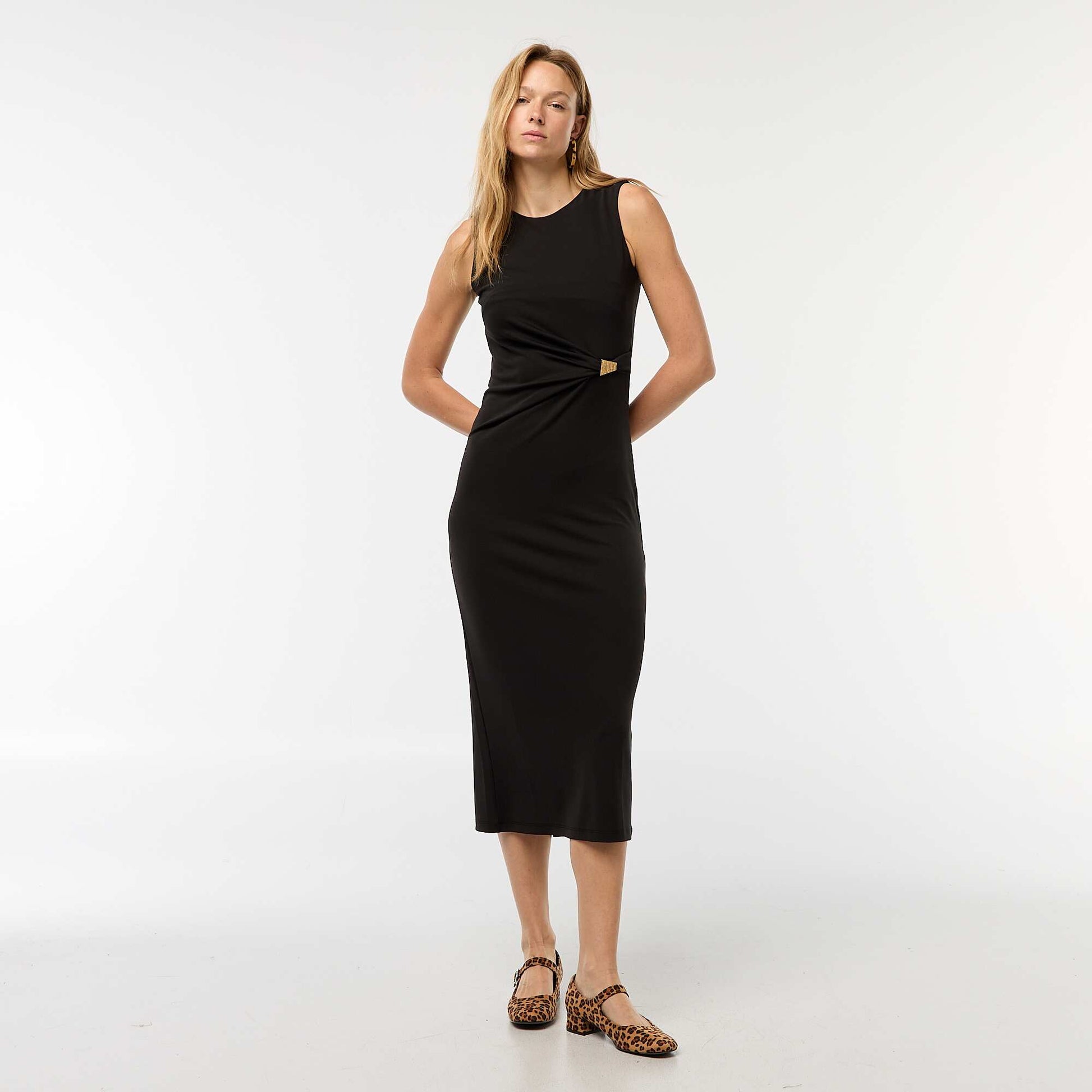 Robe longue drapée avec bijou NOIR