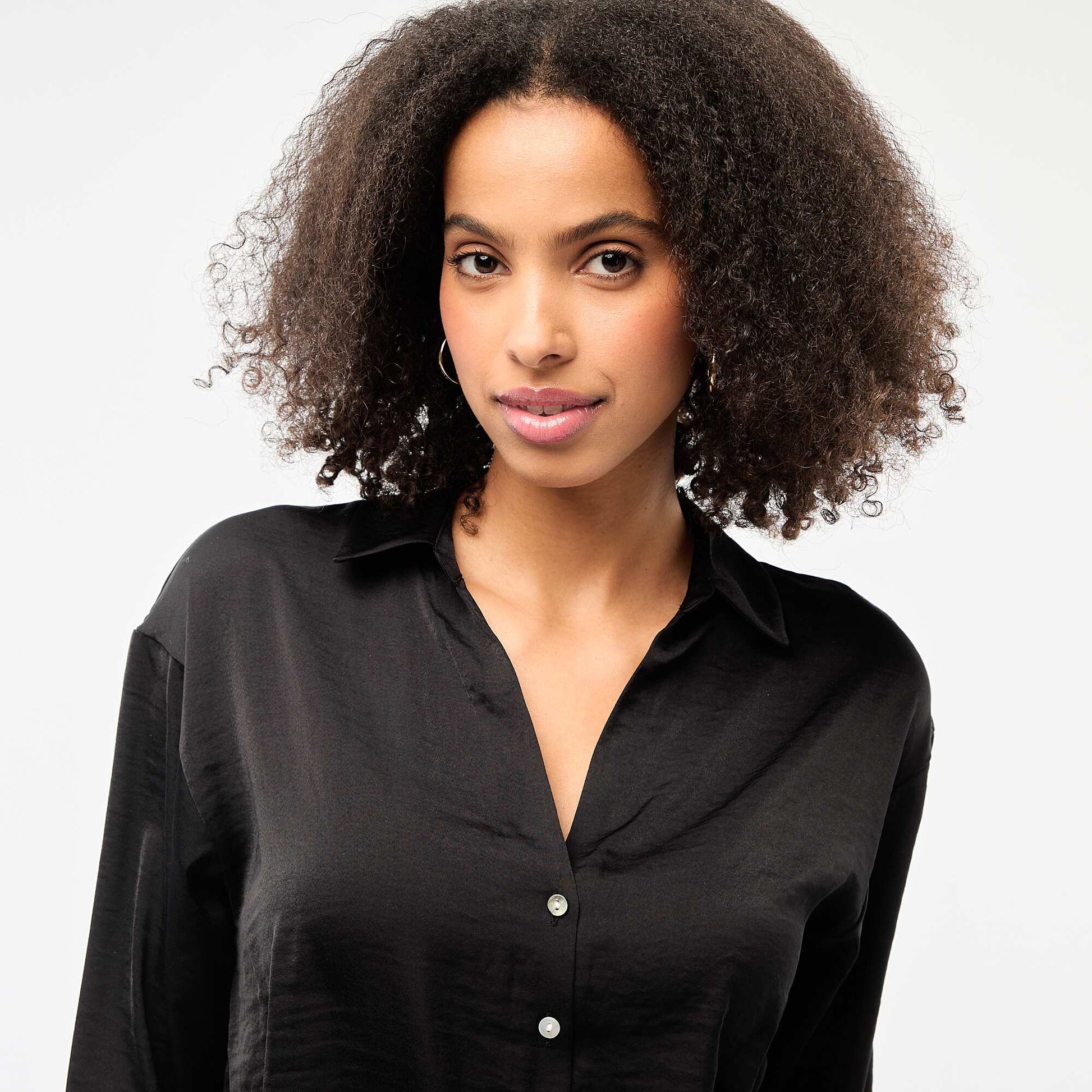 Chemisier manches longues en satin uni NOIR