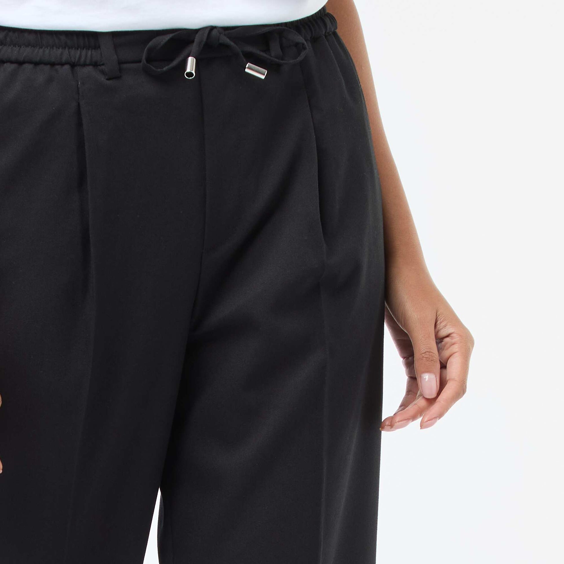 Pantalon coupe large à la taille élastiquée + liens à nouer NOIR