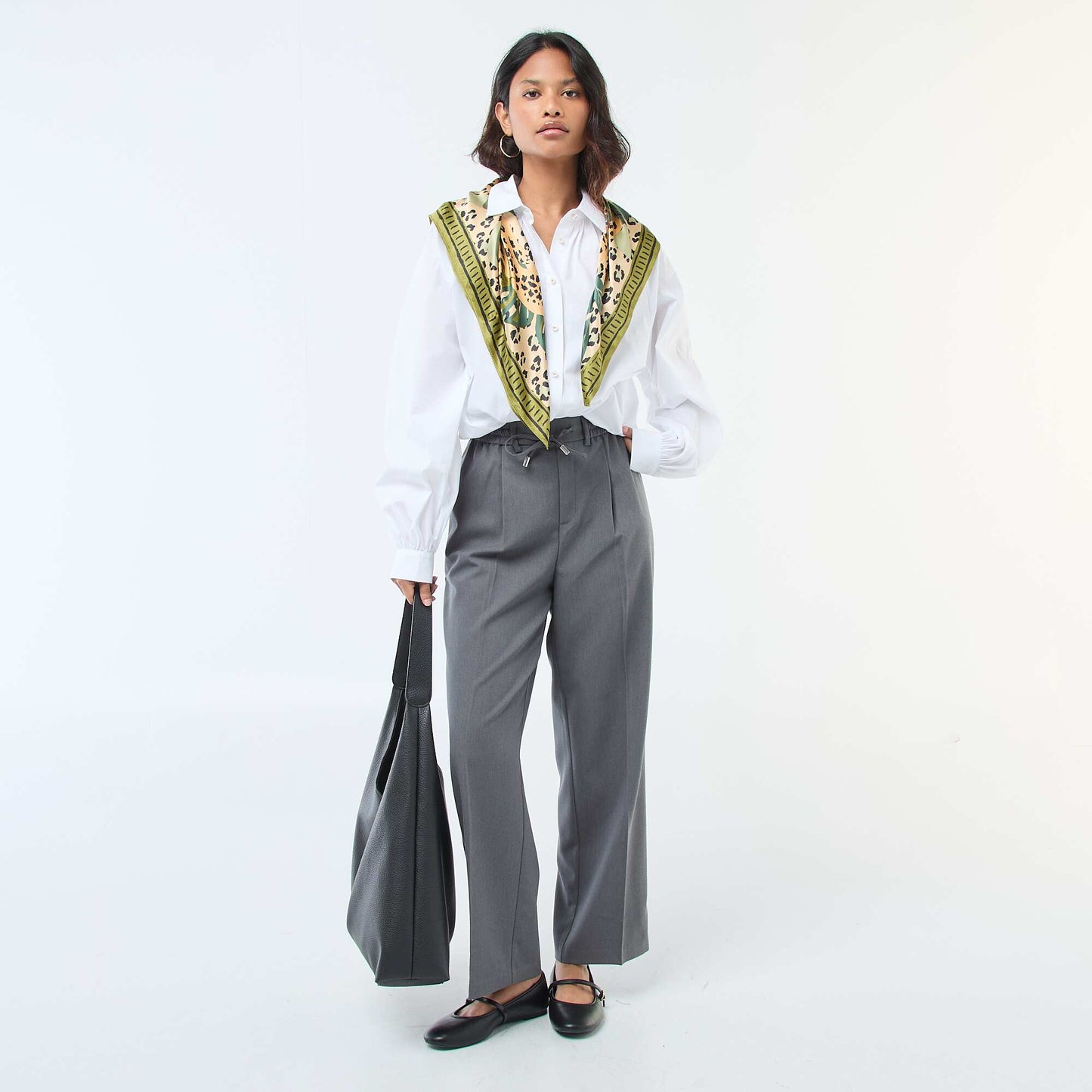 Pantalon coupe large à la taille élastiquée + liens à nouer GRIS
