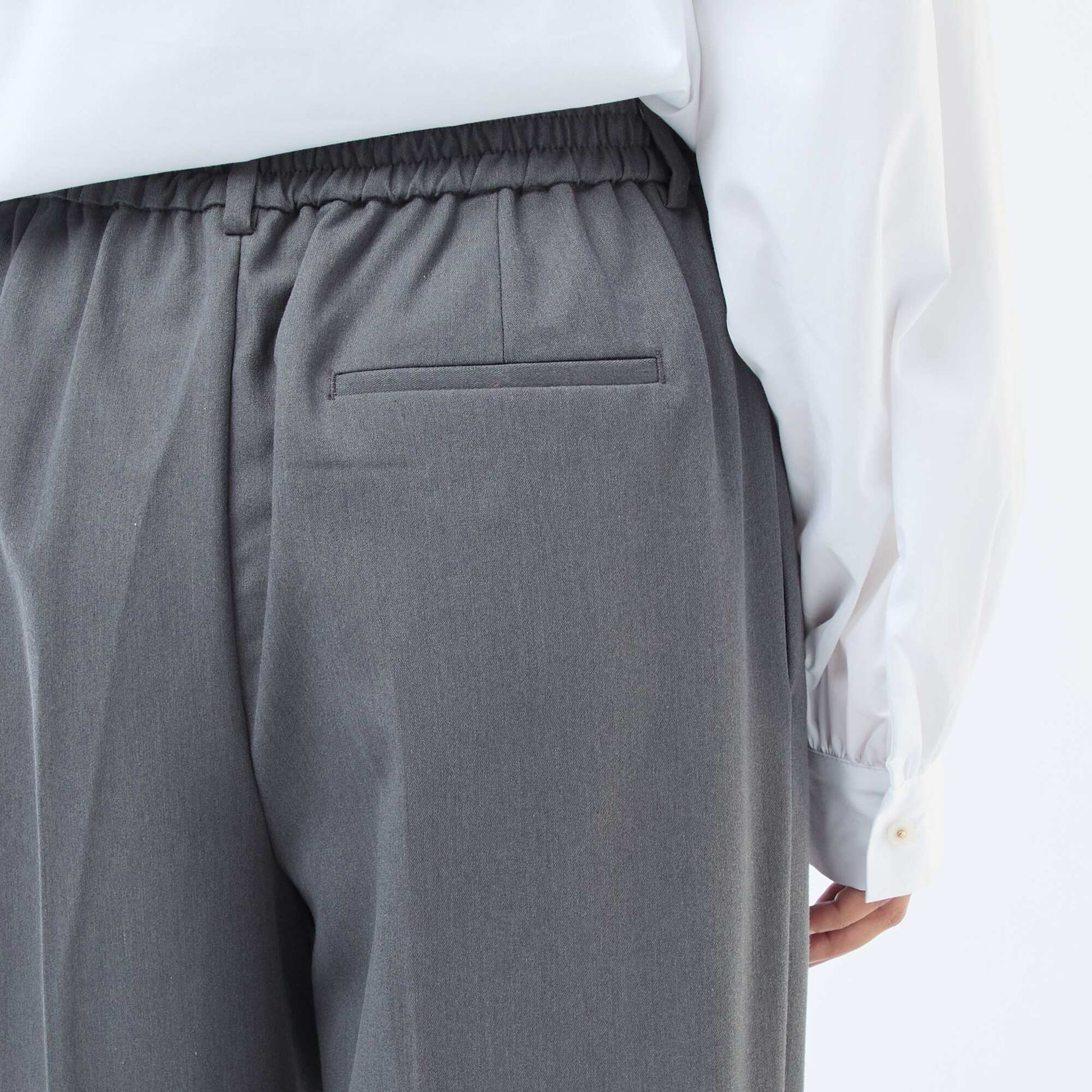 Pantalon coupe large à la taille élastiquée + liens à nouer GRIS