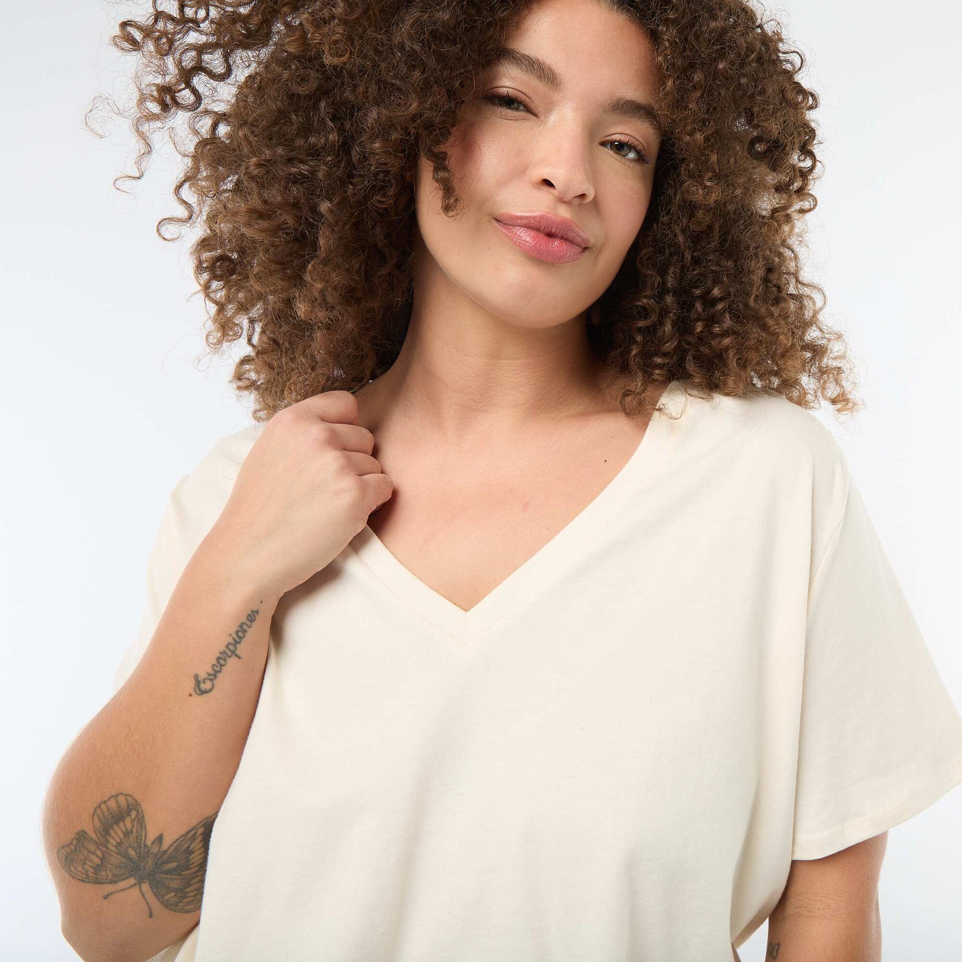 T-shirt basique à manches courtes et col V BLANC