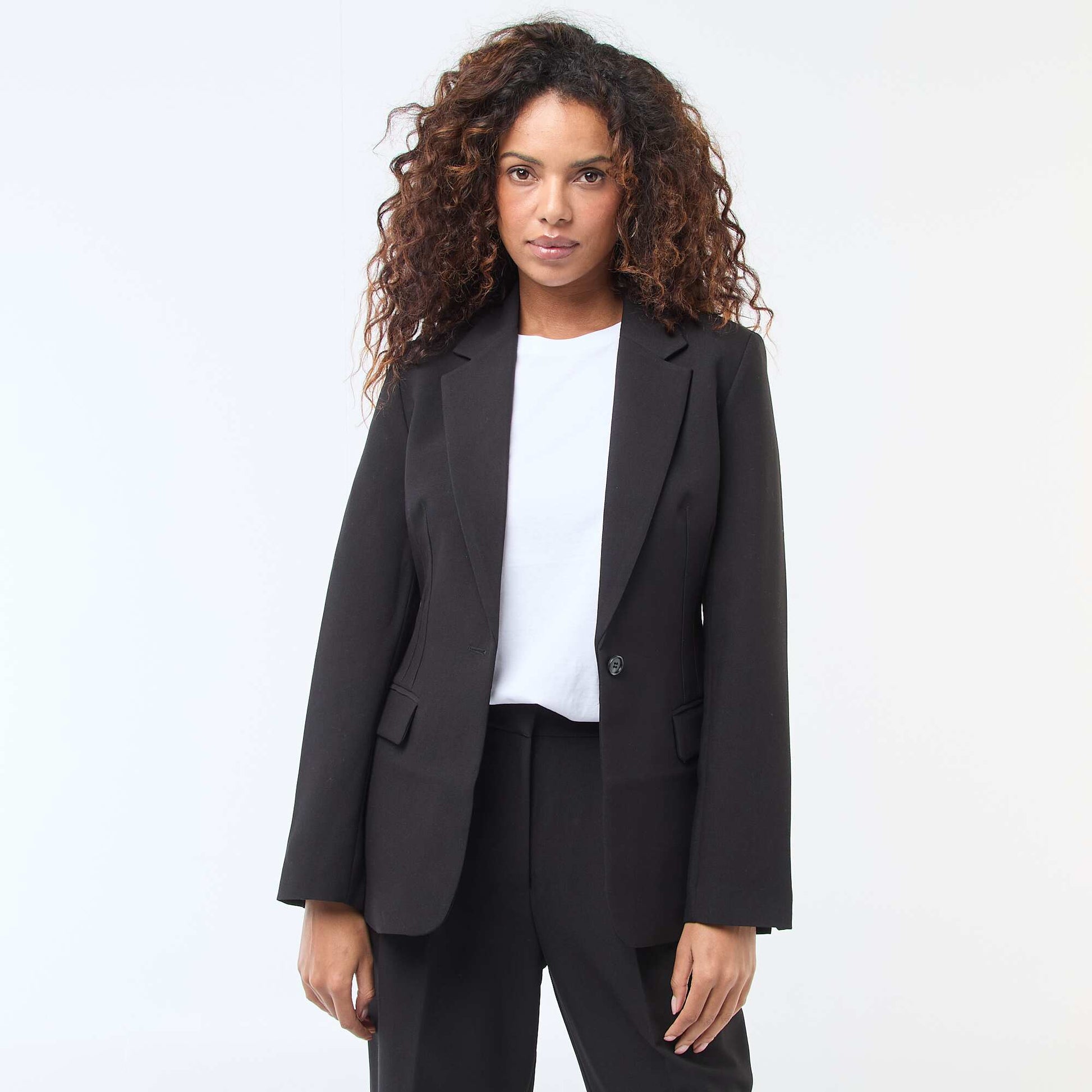 Veste blazer unie à la coupe cintrée NOIR