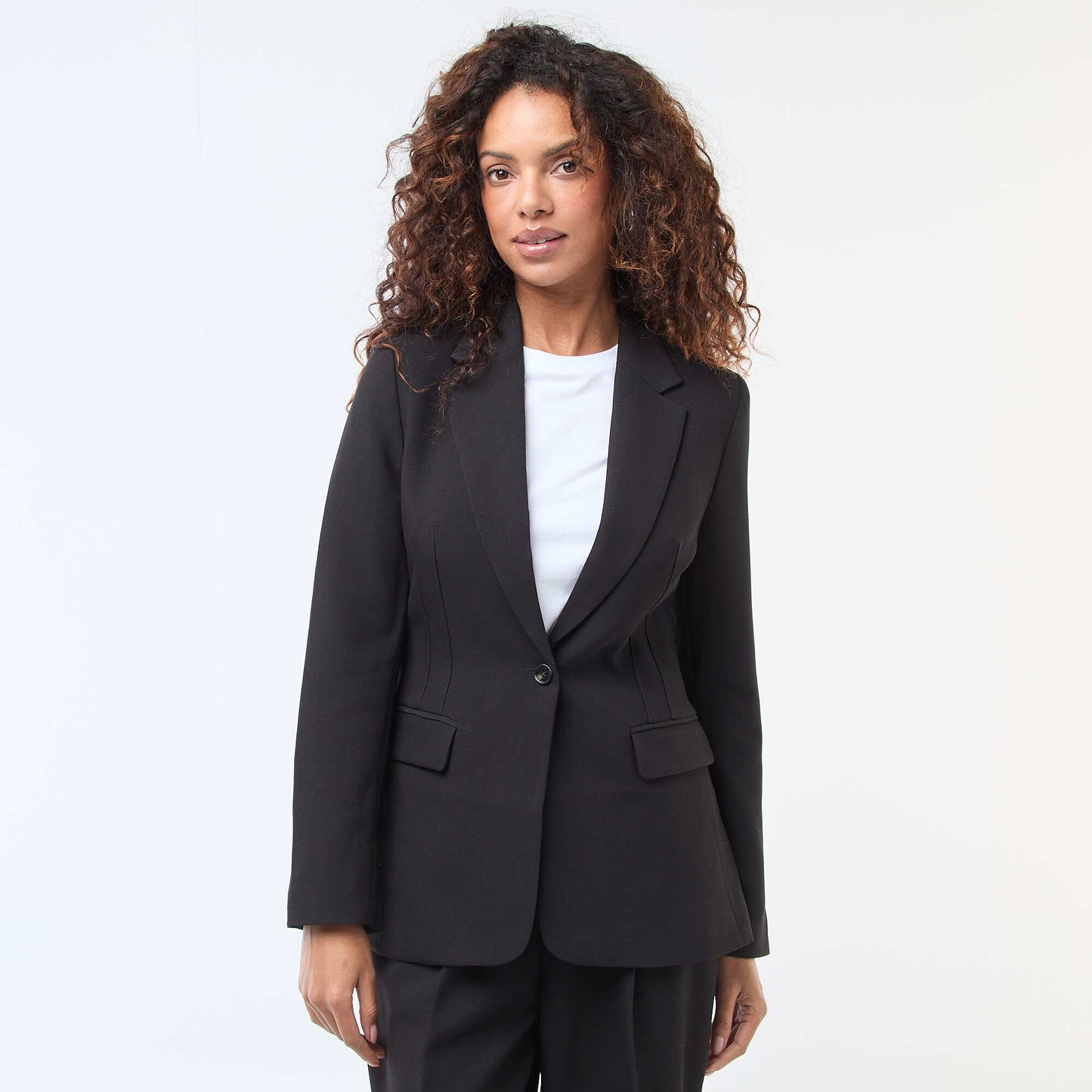 Veste blazer unie à la coupe cintrée NOIR