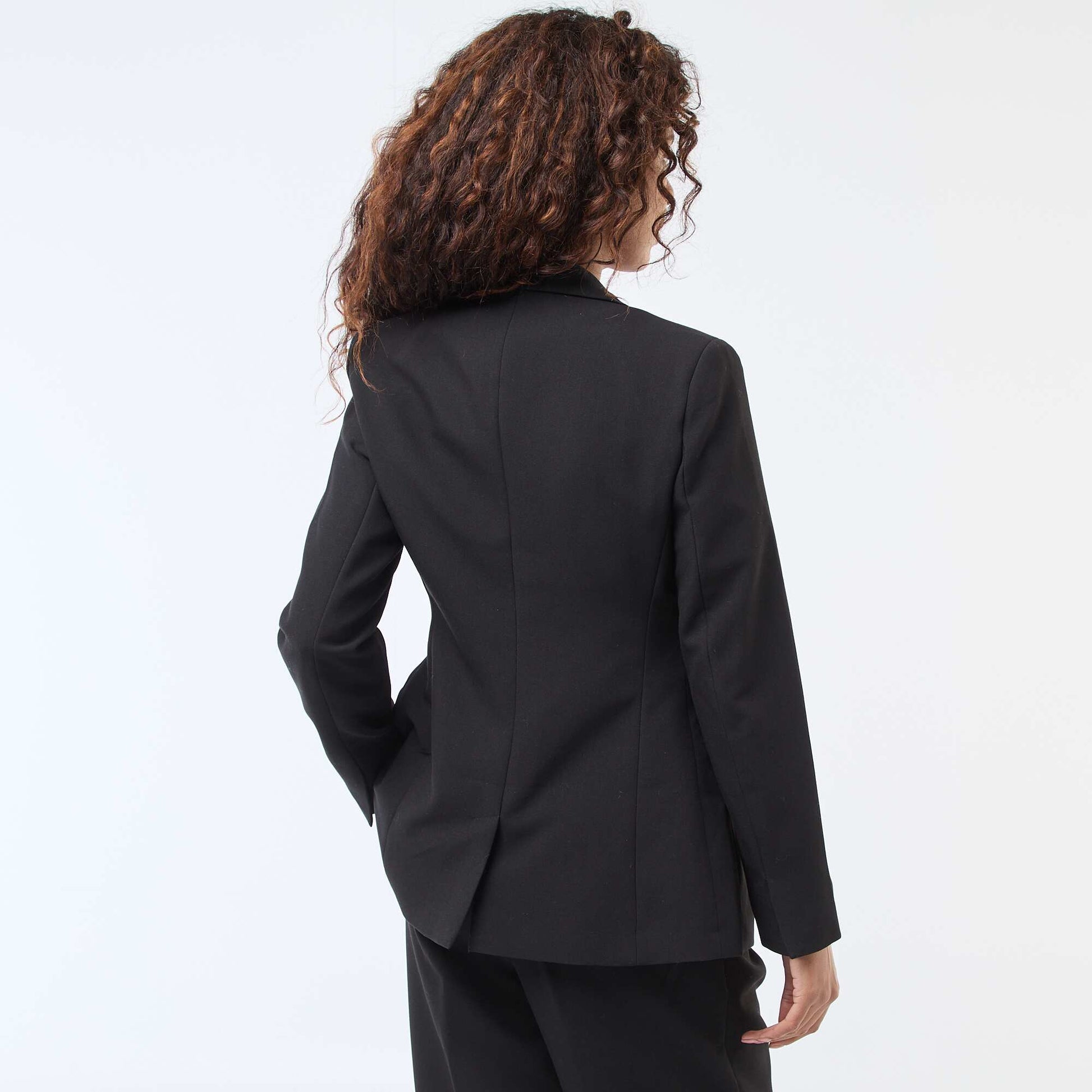 Veste blazer unie à la coupe cintrée NOIR