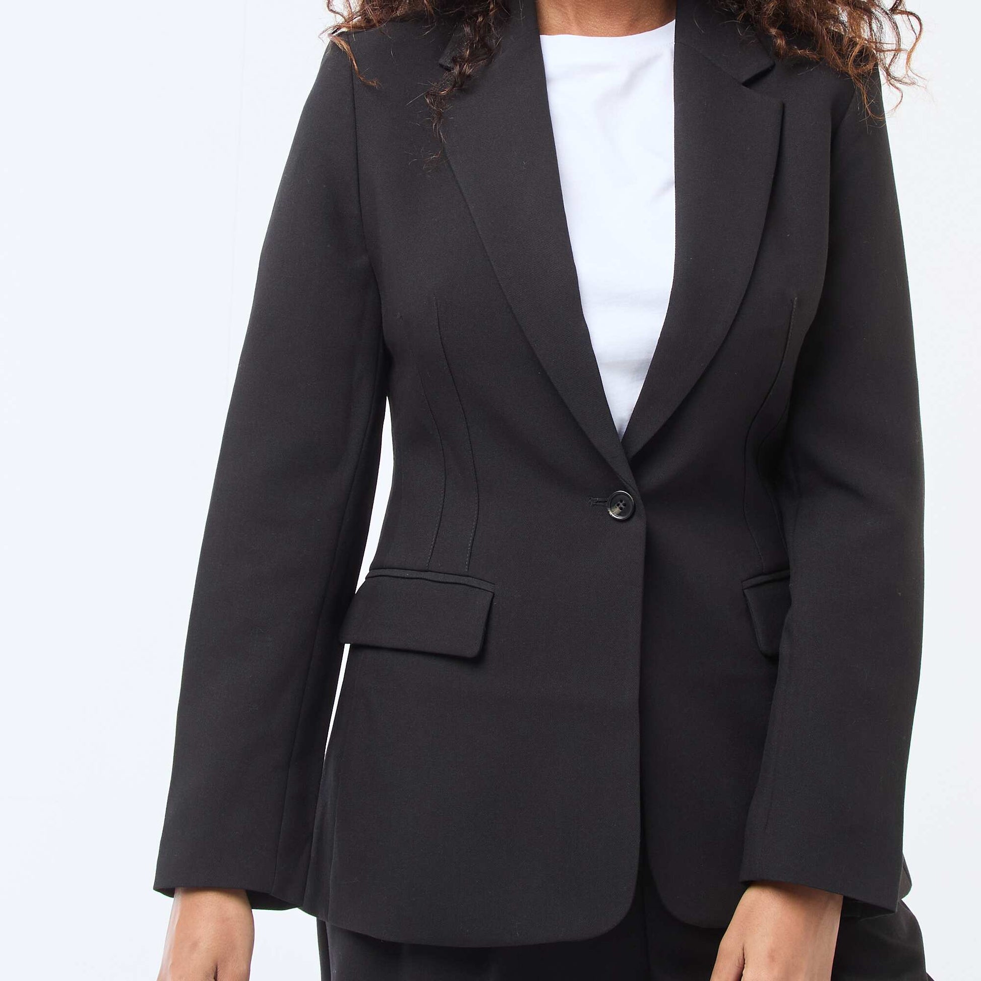 Veste blazer unie à la coupe cintrée NOIR