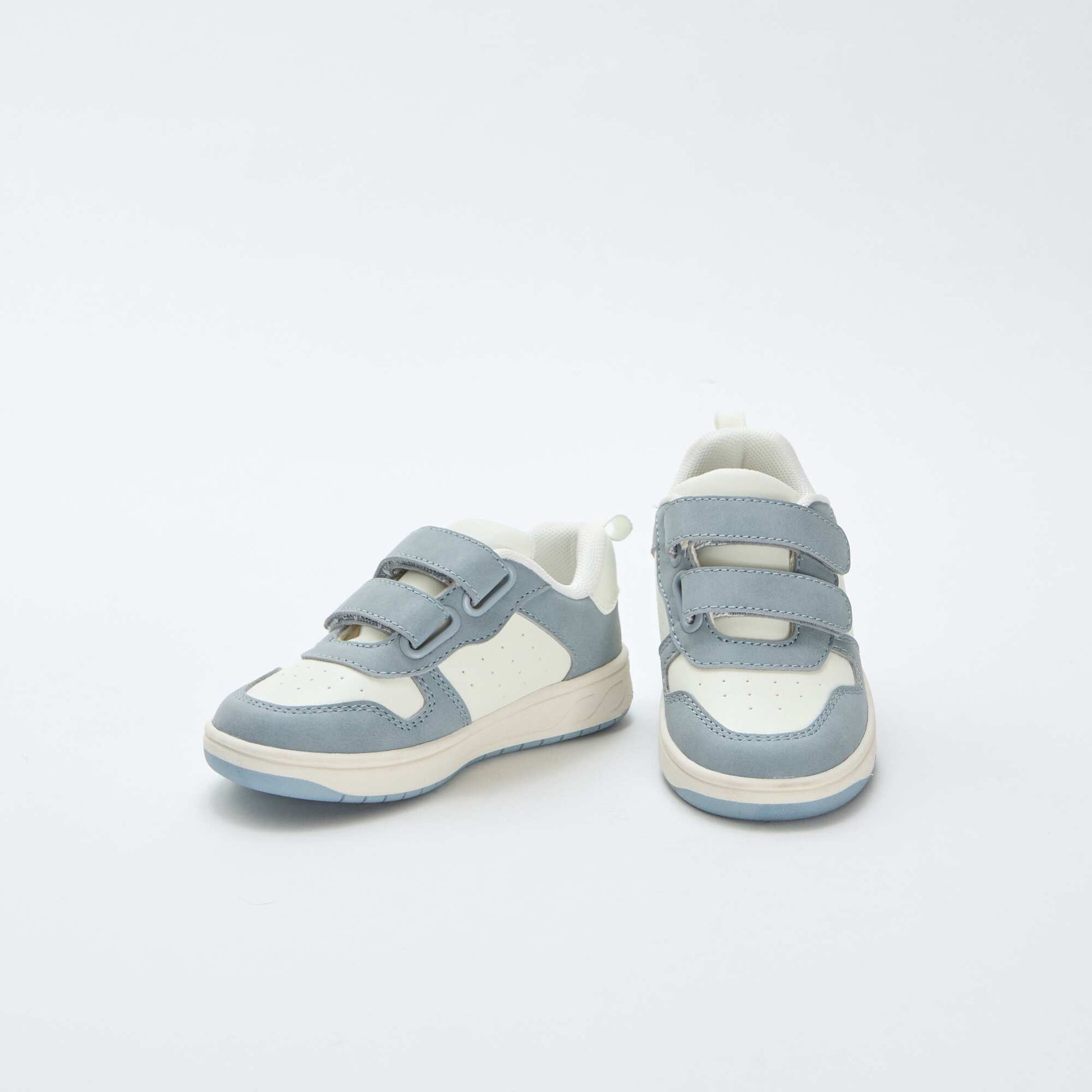 Baskets en simili avec 2 scratchs BLEU
