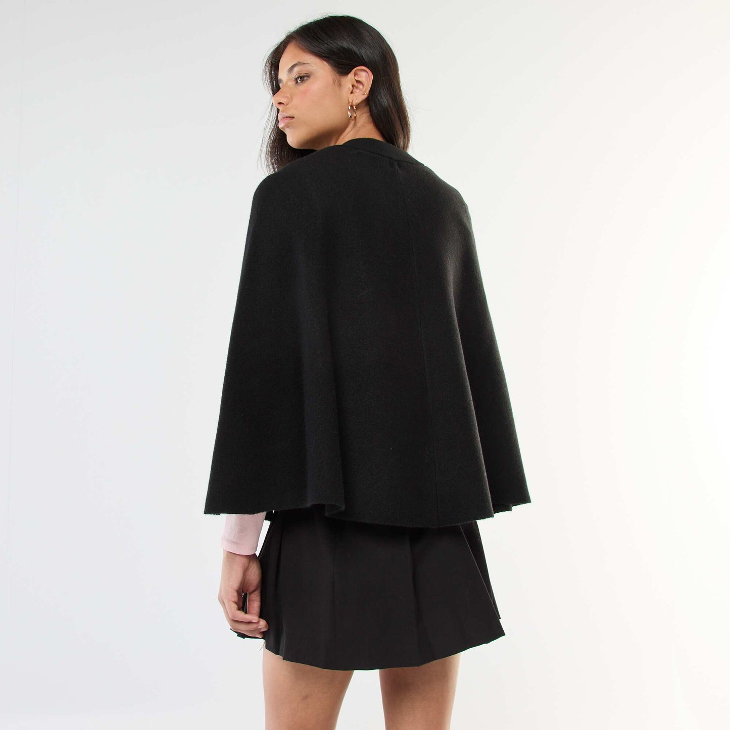 Gilet cape avec boutons dorés NOIR