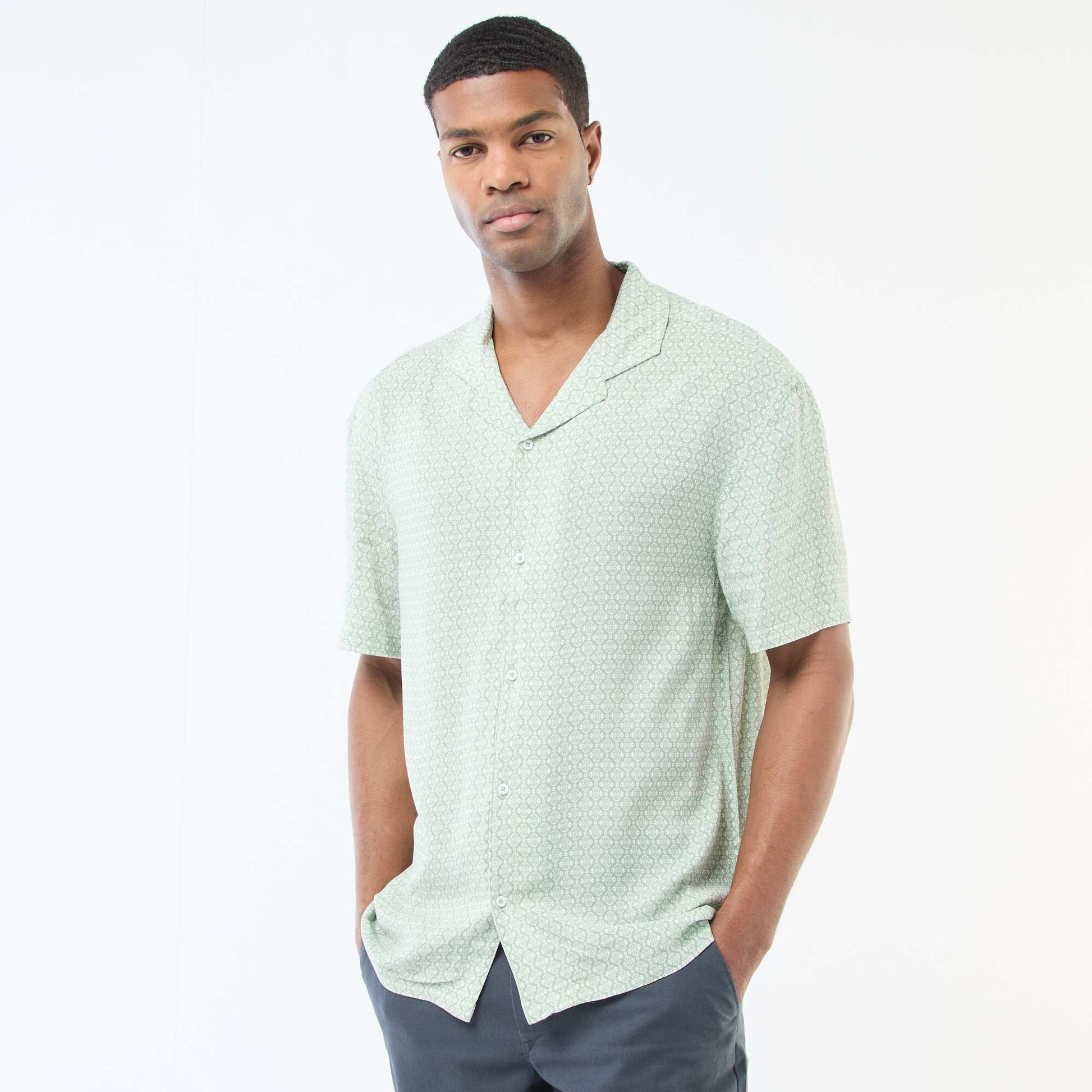 Chemise à manches courtes légère avec motif VERT