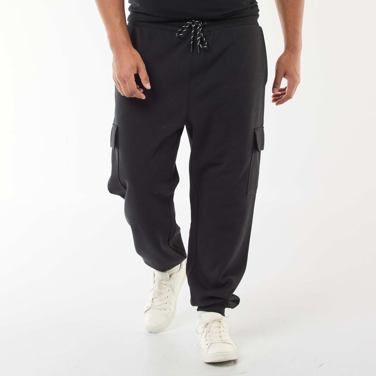Pantalon bas resserré en coton uni NOIR