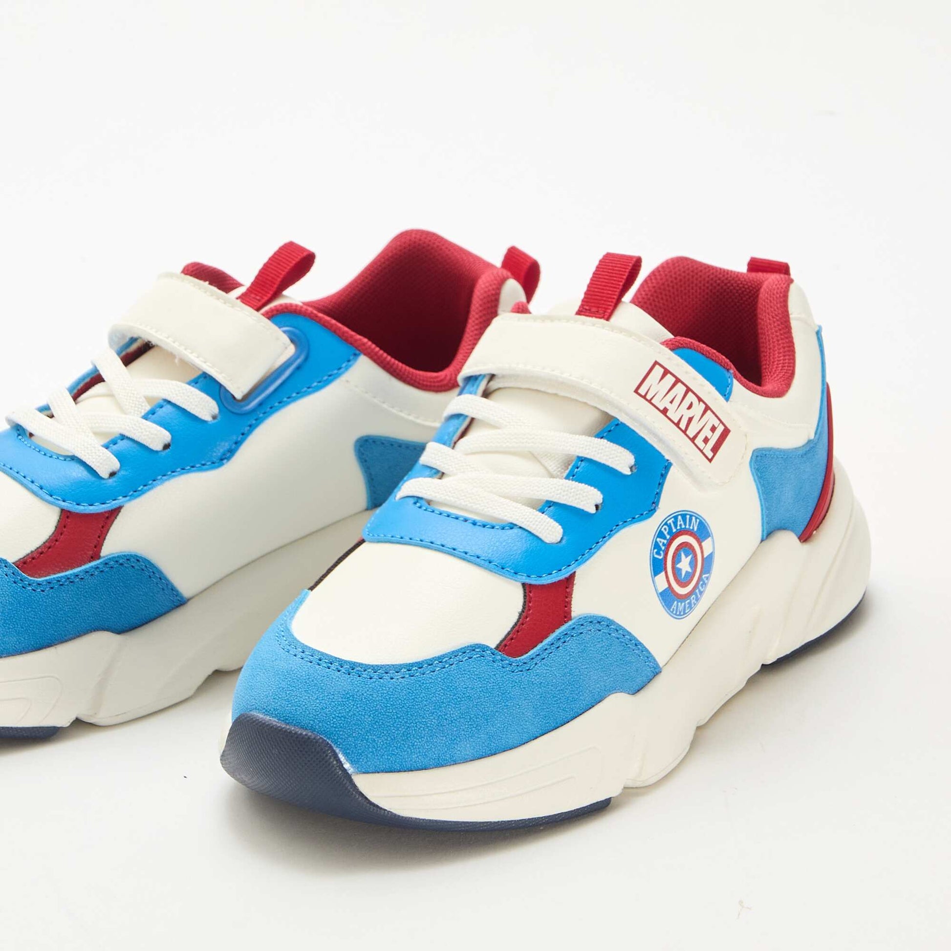Baskets style running 'Captain America' BLANC