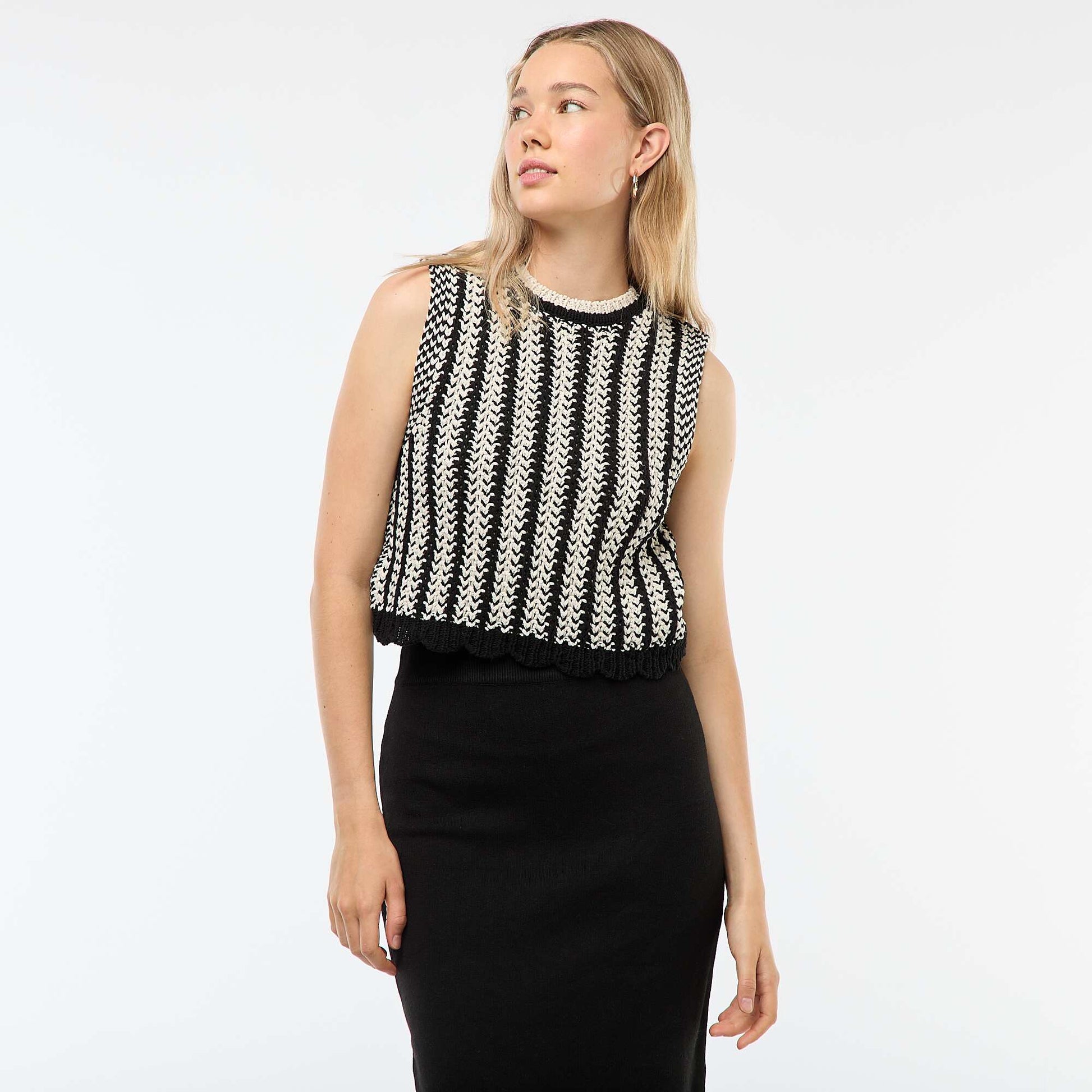 Pull sans manches en crochet avec base ondulée NOIR