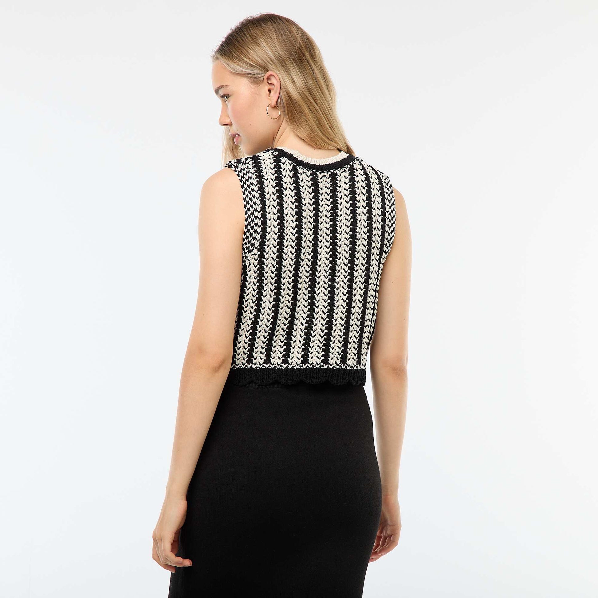 Pull sans manches en crochet avec base ondulée NOIR