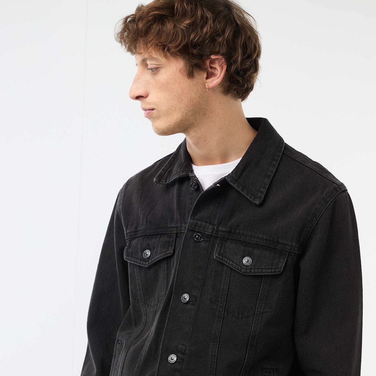 Veste en jean avec poches poitrine NOIR