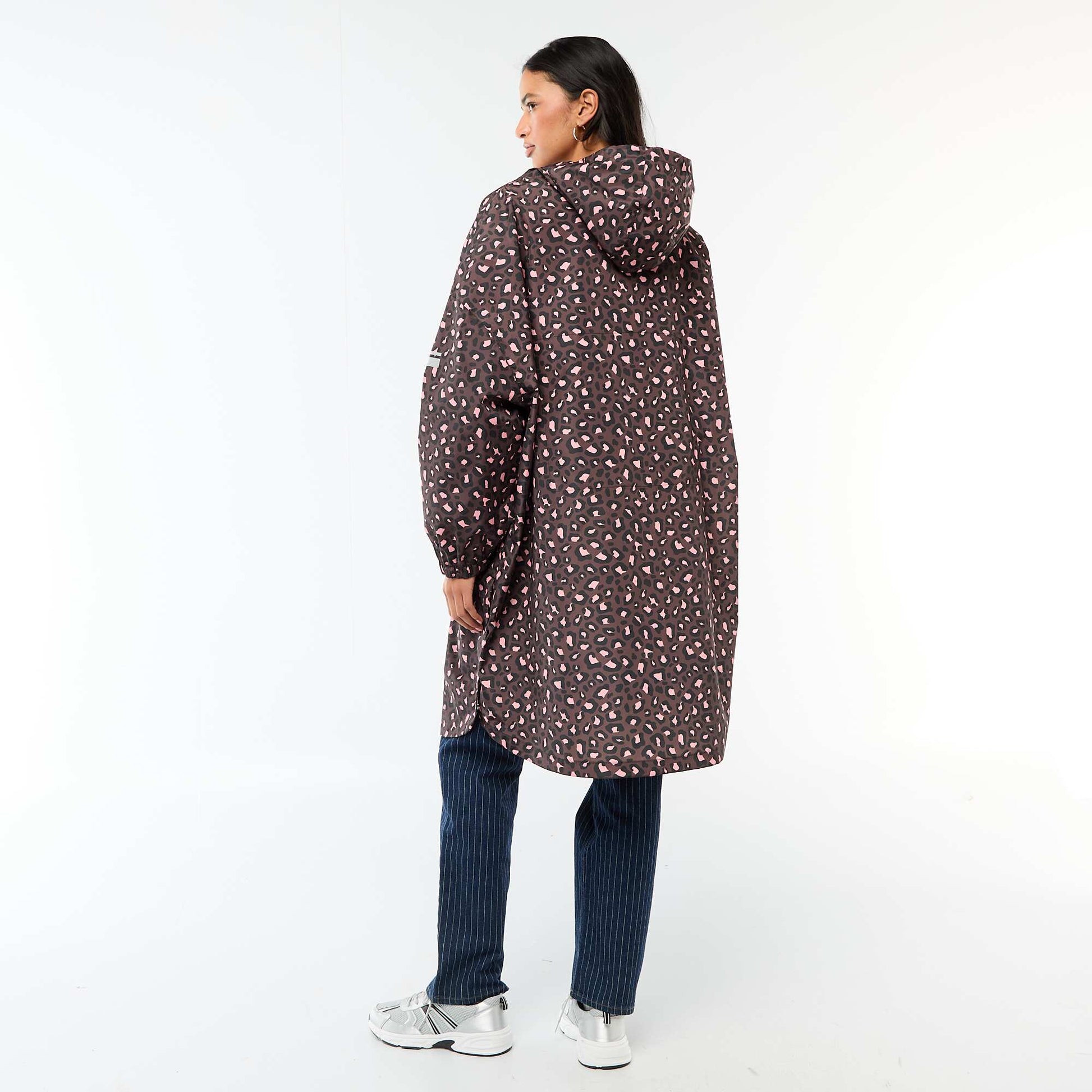 Cape de pluie déperlante avec capuche avec astuce pliage sur elle-même MARRON