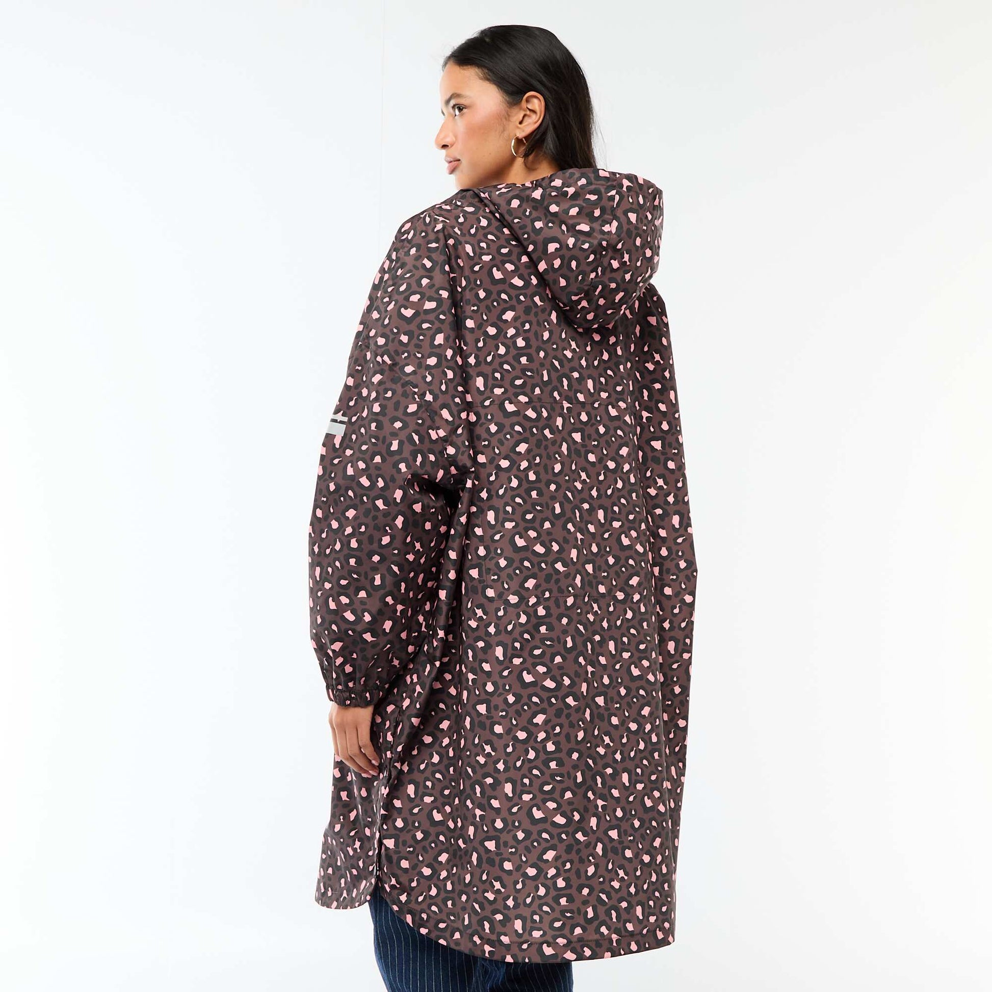 Cape de pluie déperlante avec capuche avec astuce pliage sur elle-même MARRON