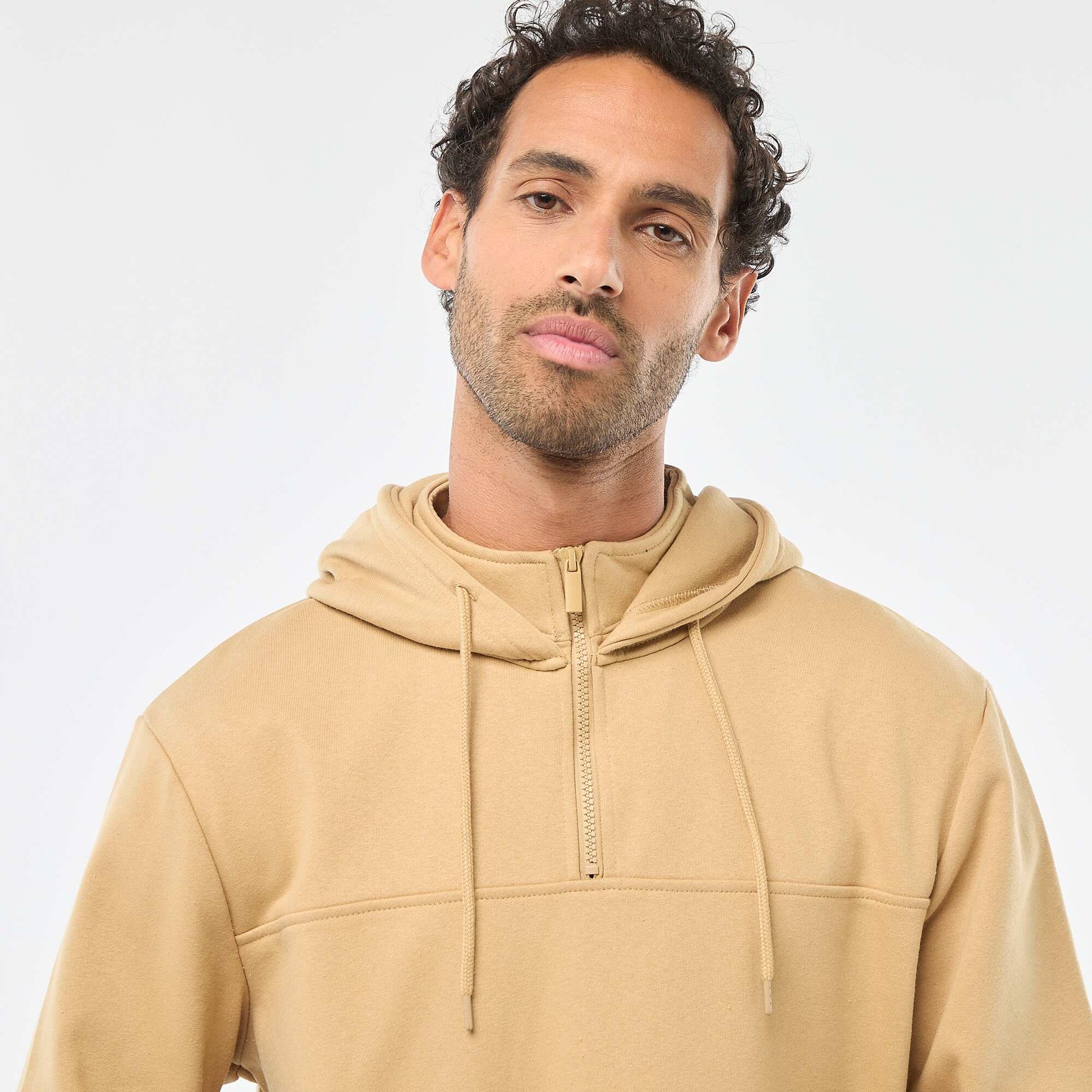 Sweat en molleton à capuche avec ouverture zippée au col BEIGE