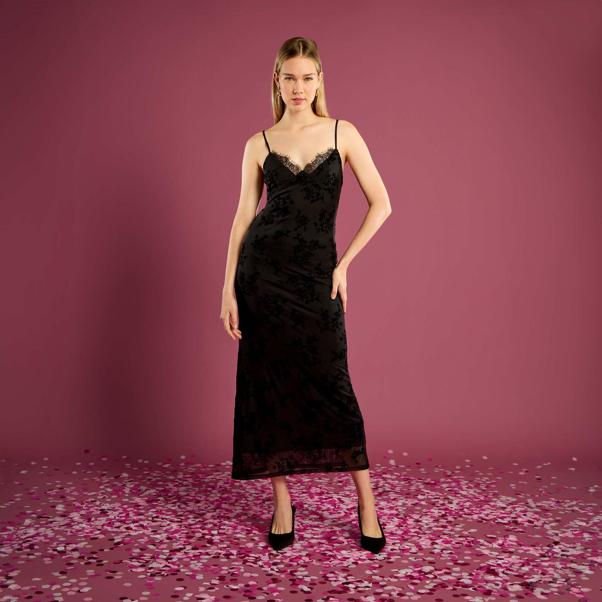 Robe longue dentelle avec motif fleuri NOIR