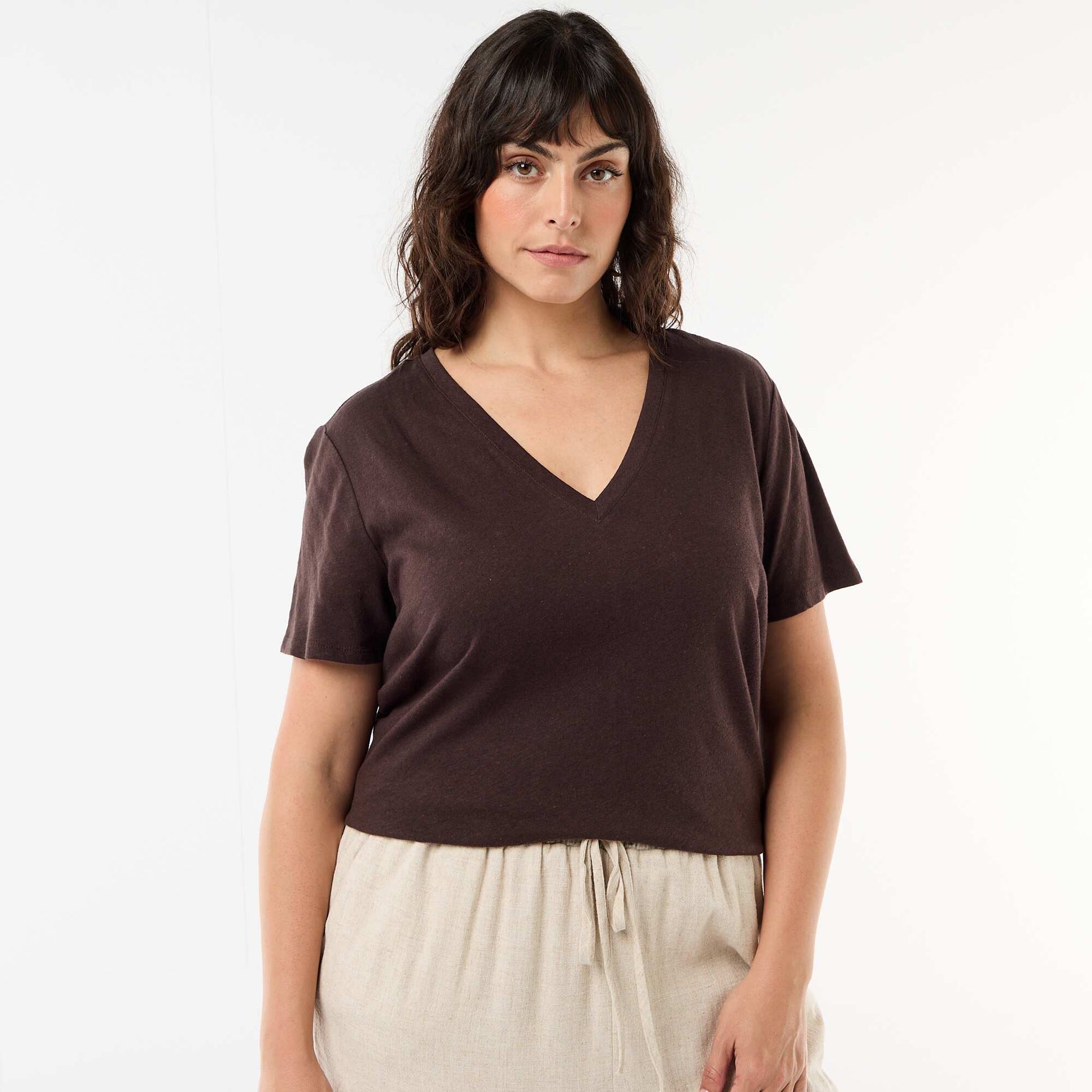 T-shirt basique col V et manches courtes MARRON
