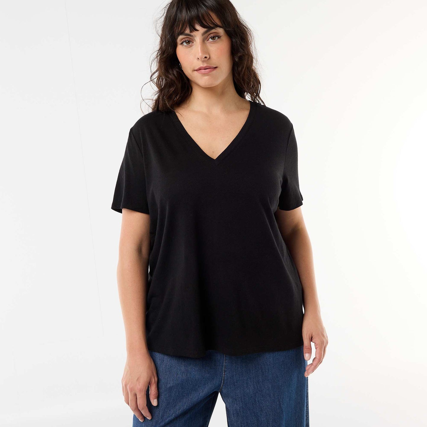 T-shirt basique col V et manches courtes NOIR