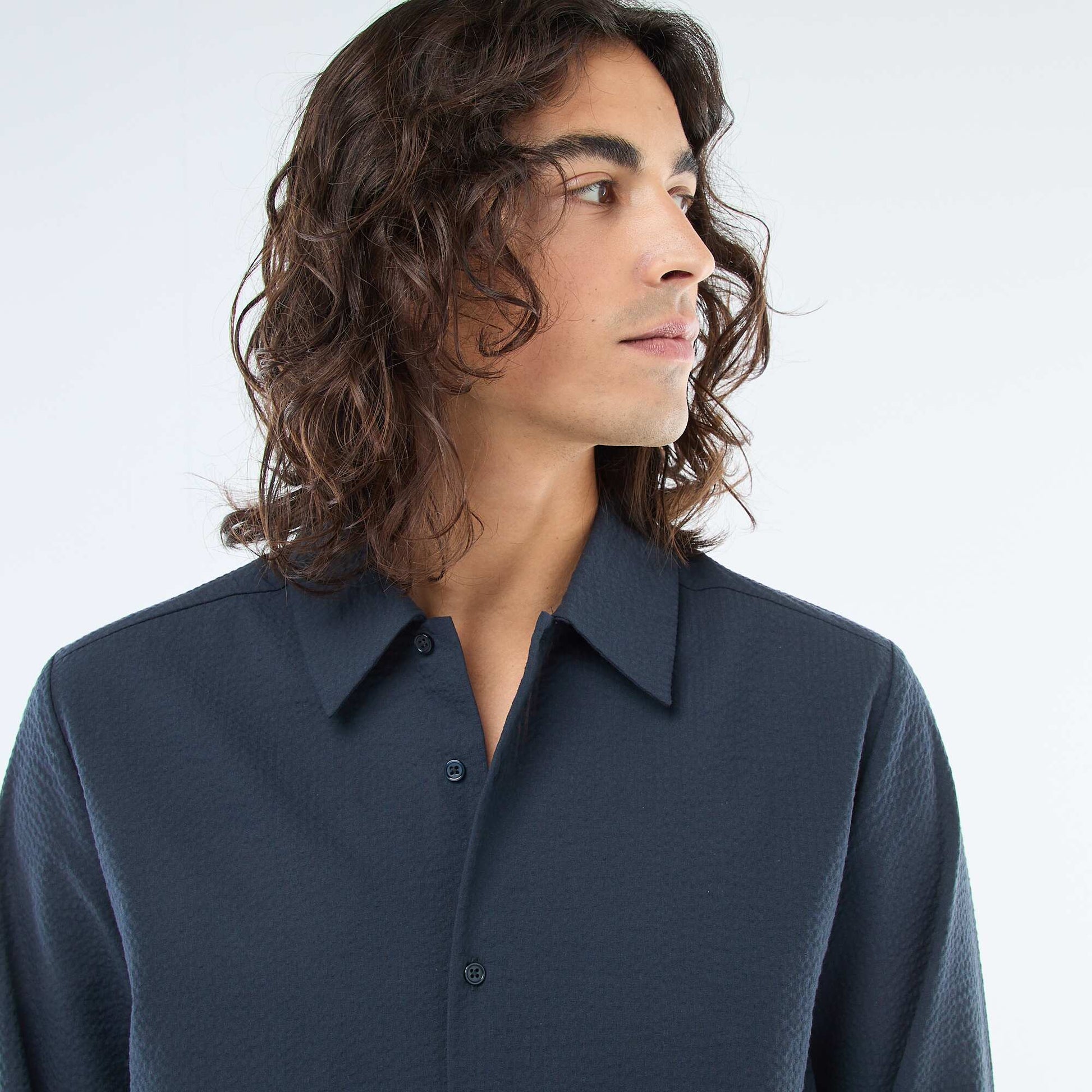 Chemise unie matière gaufrée BLEU MARINE