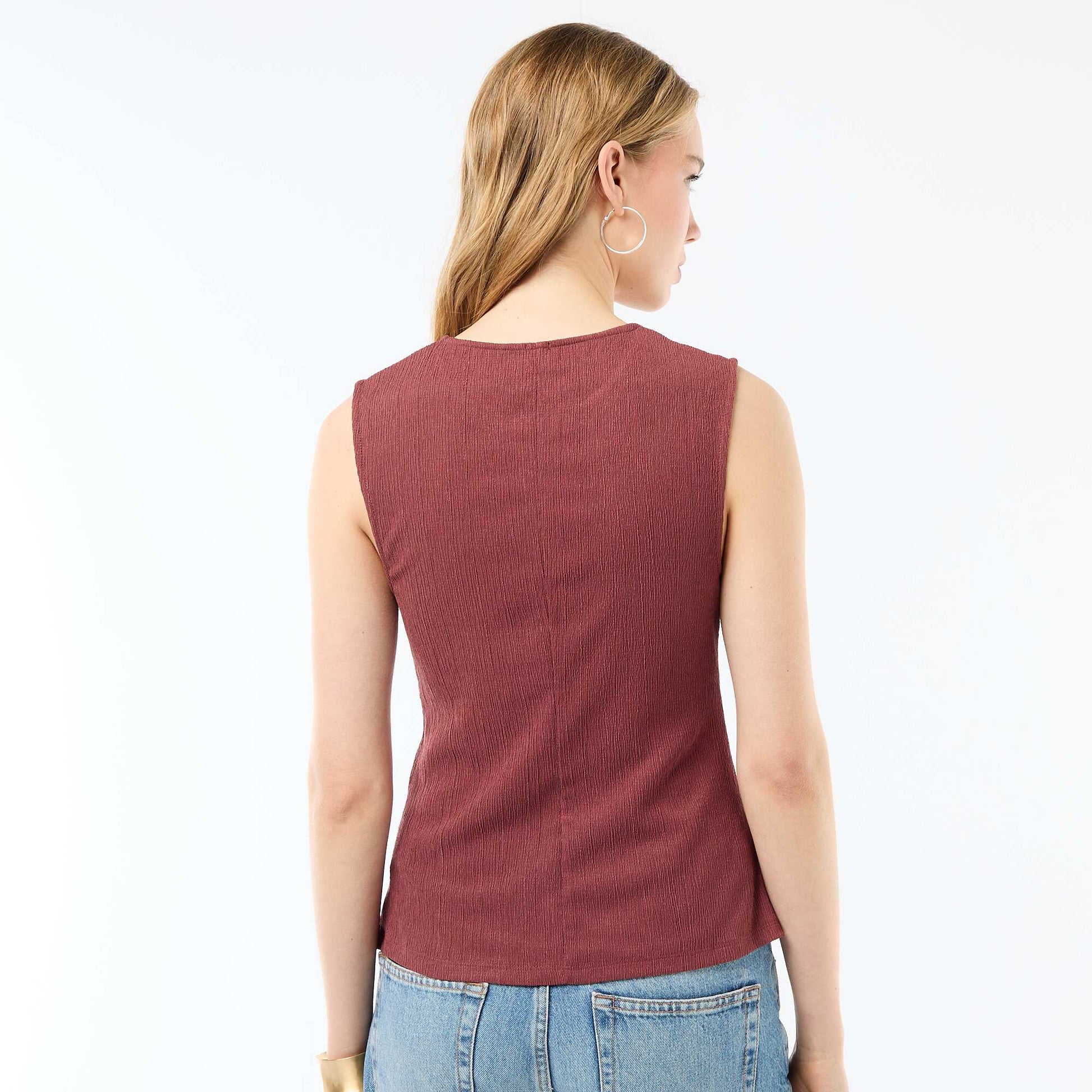Débardeur avec ouverture par boutons dorés martelés ROUGE