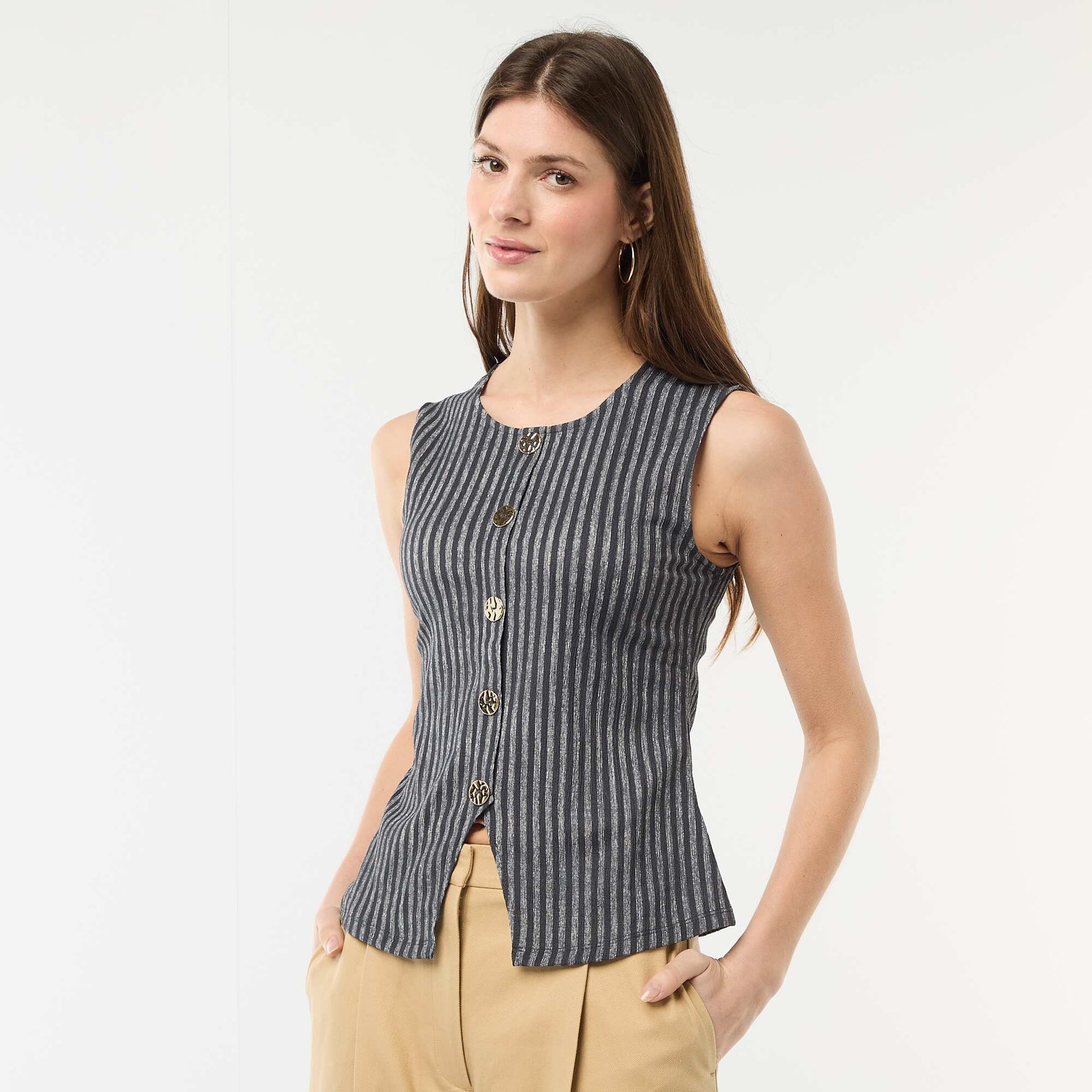 Débardeur avec ouverture par boutons dorés martelés GRIS