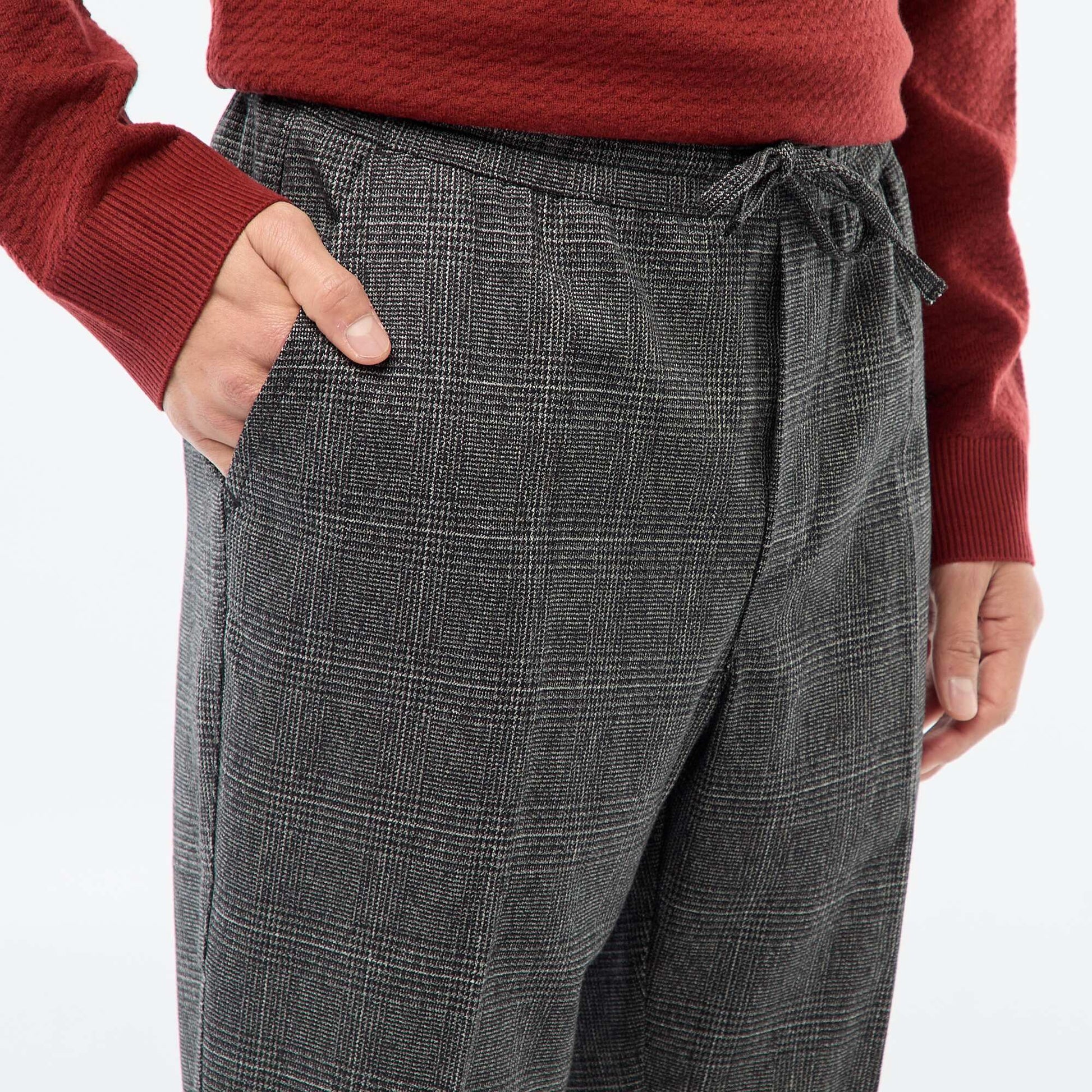 Pantalon esprit 'jogger' à carreaux NOIR