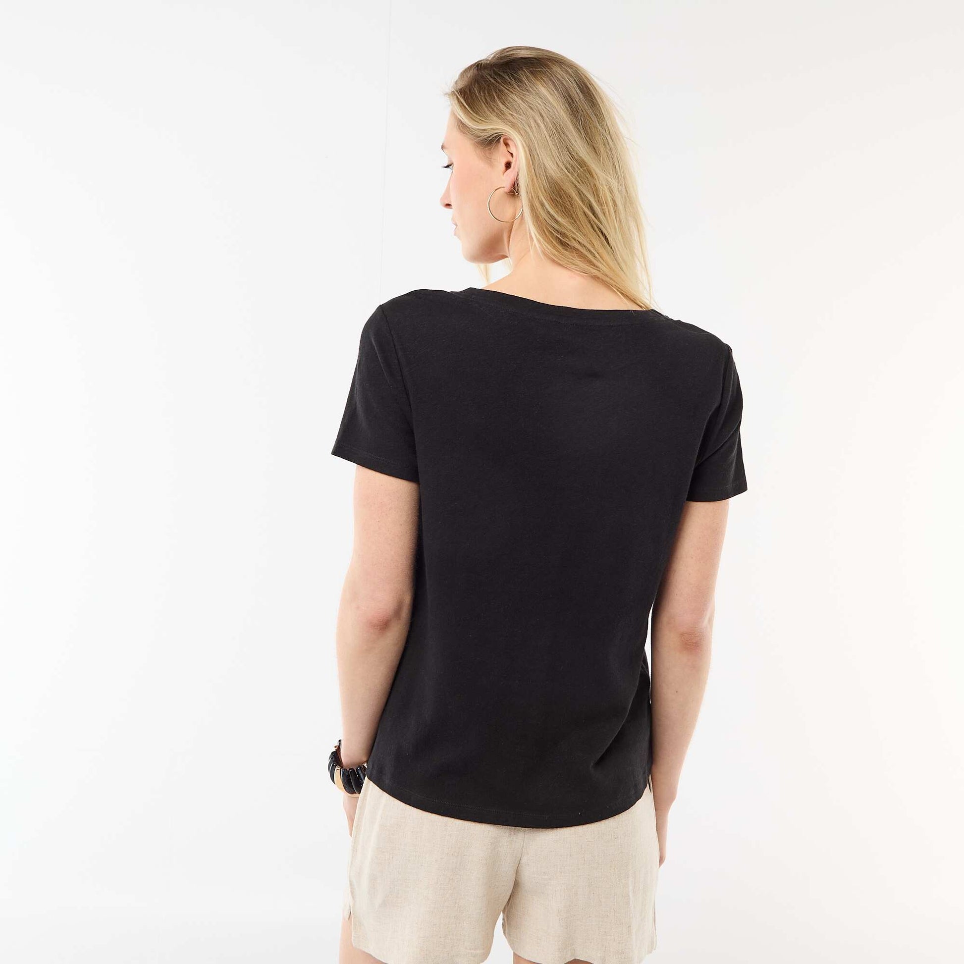 T-shirt basique à manches courtes col V NOIR
