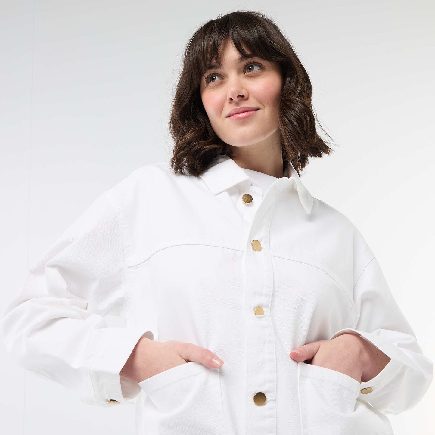 Veste denim courte avec 2 poches plaquées BLANC