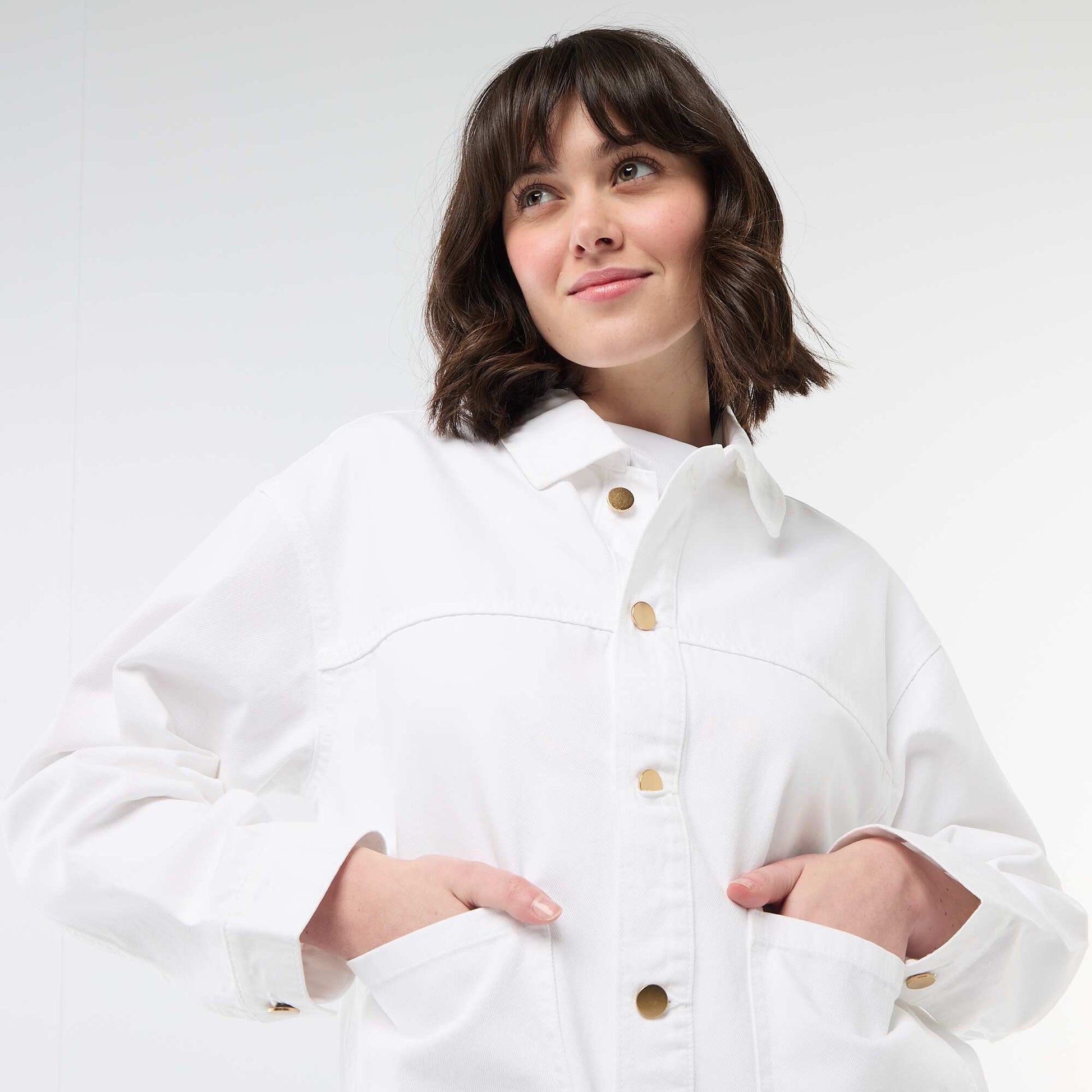 Veste denim courte avec 2 poches plaquées BLANC