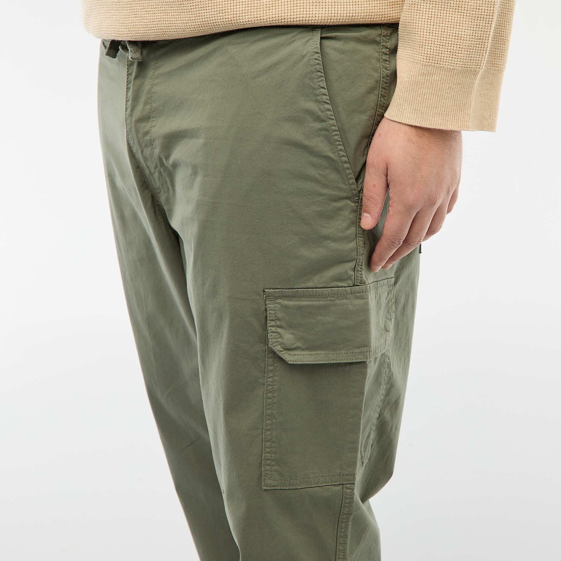 Pantalon multipoches coupe droite / regular fit VERT