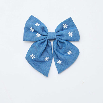 Pince avec nœud brodé BLEU