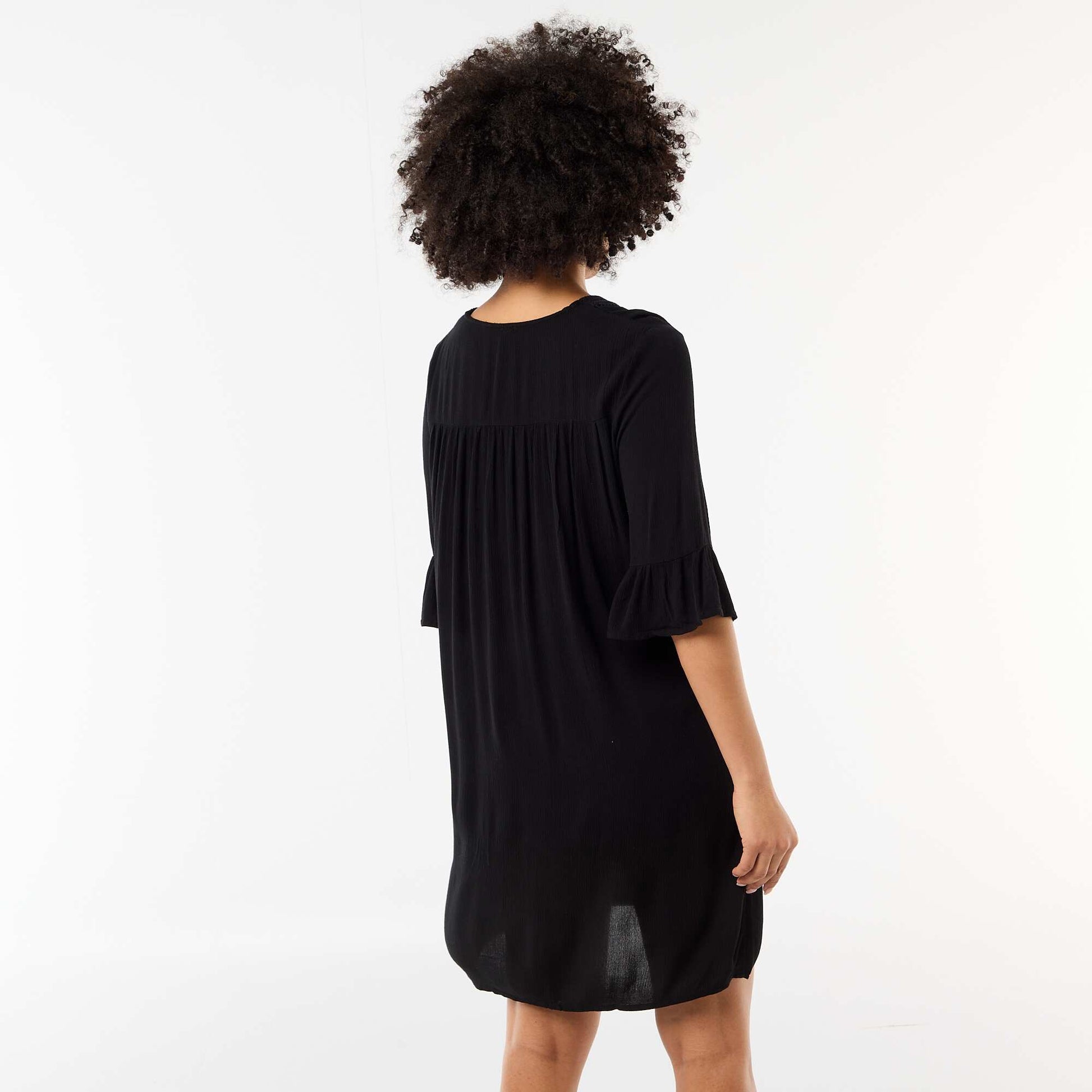 Robe de plage en maille crêpe et macramé NOIR