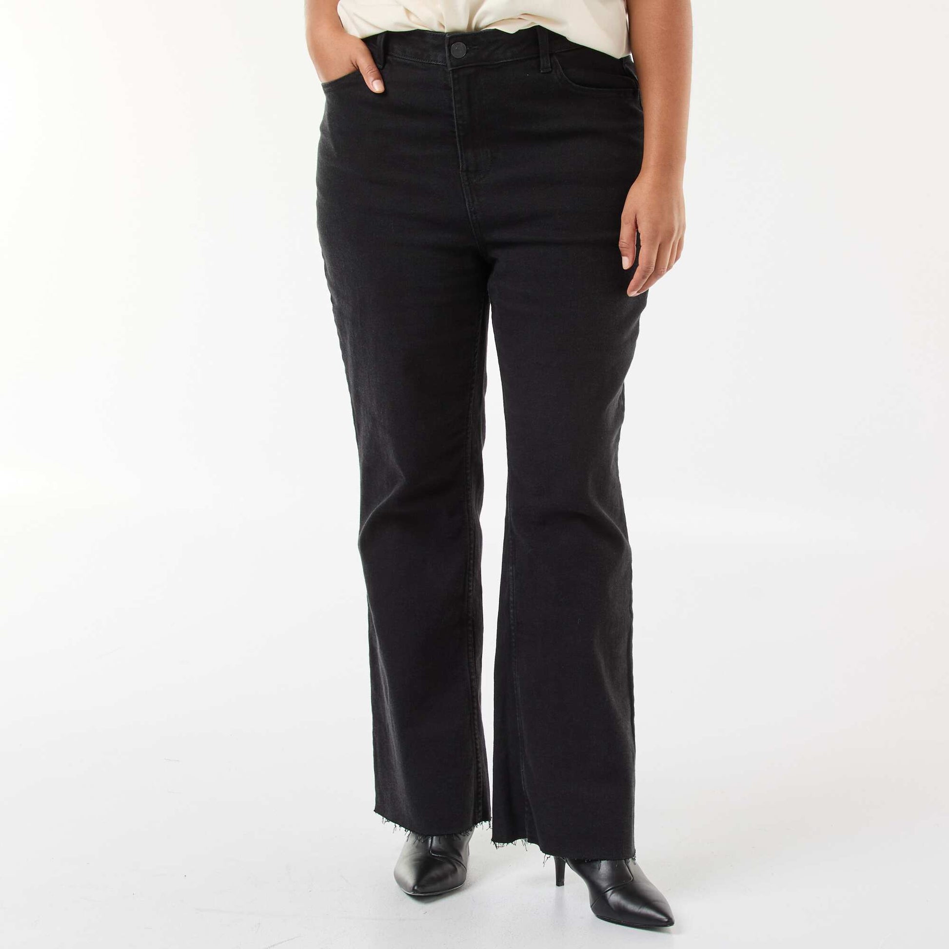 Jean bootcut avec bords à cru NOIR