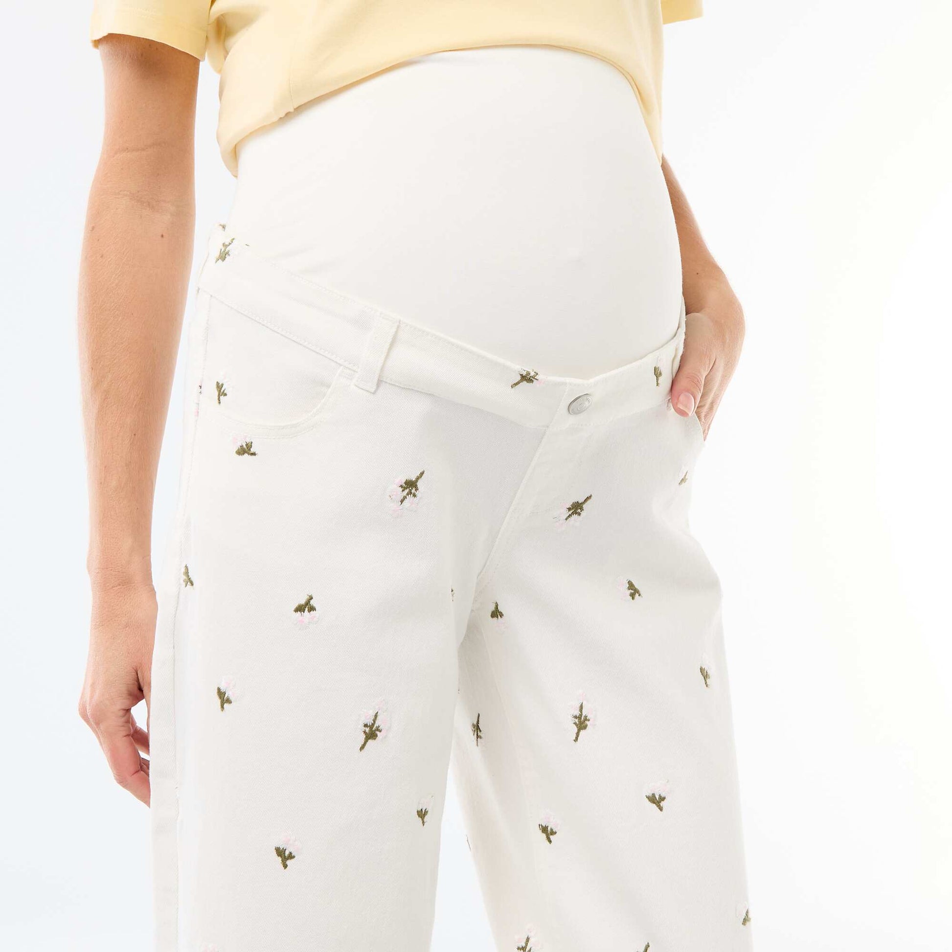 Pantalon grossesse avec ceinture stretch et motif brodé BLANC