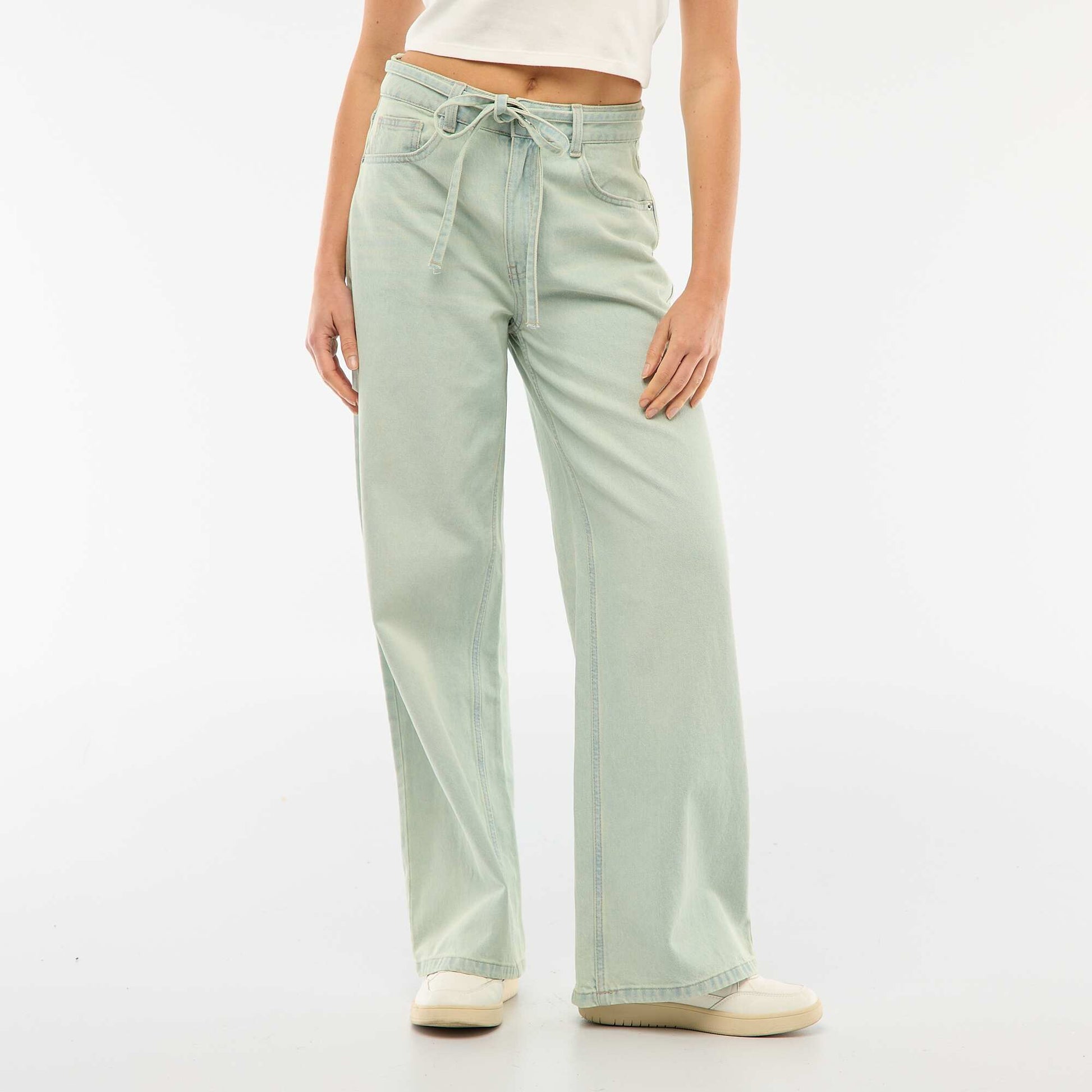 Pantalon en denim avec mini ceinture BLEU CLAIR