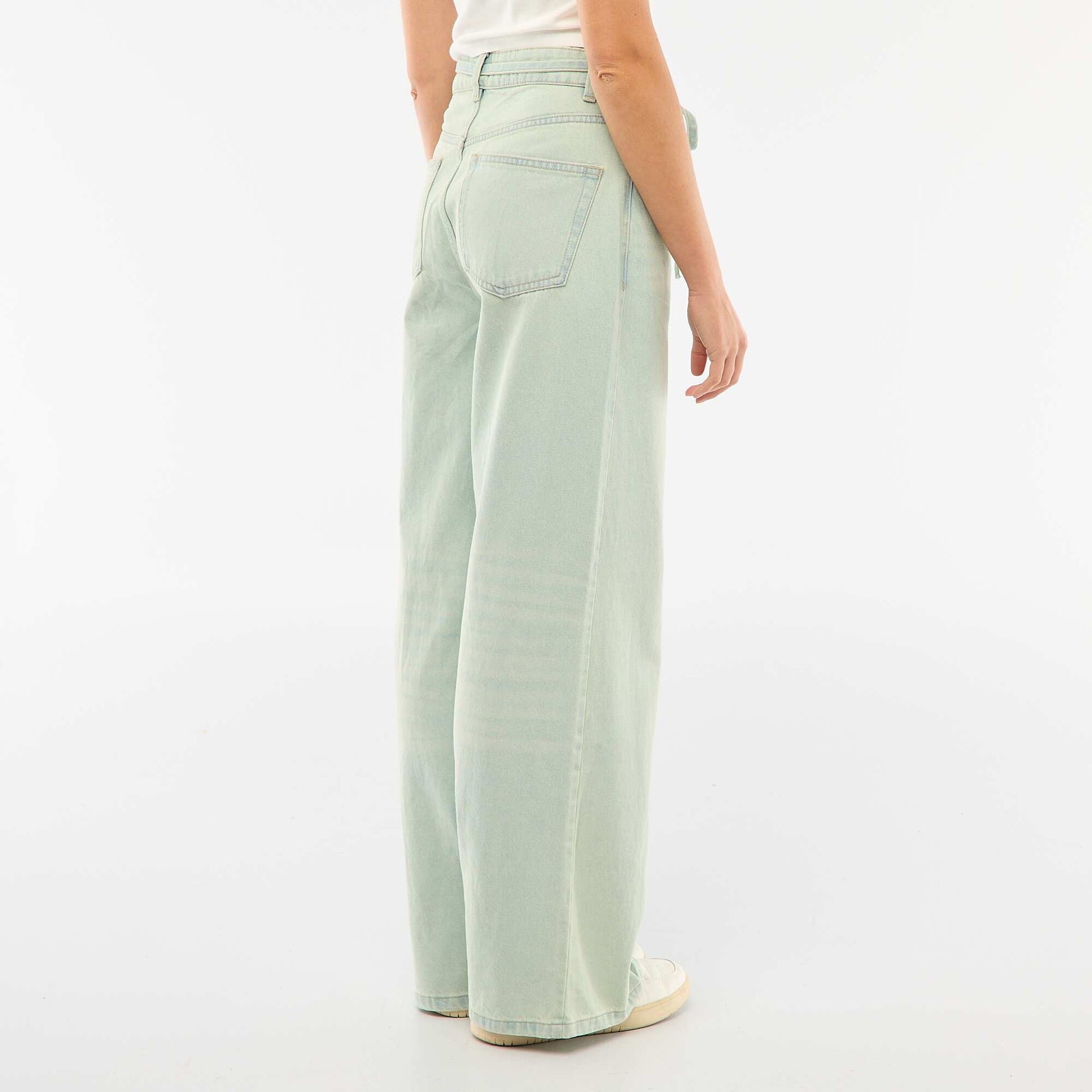 Pantalon en denim avec mini ceinture BLEU CLAIR