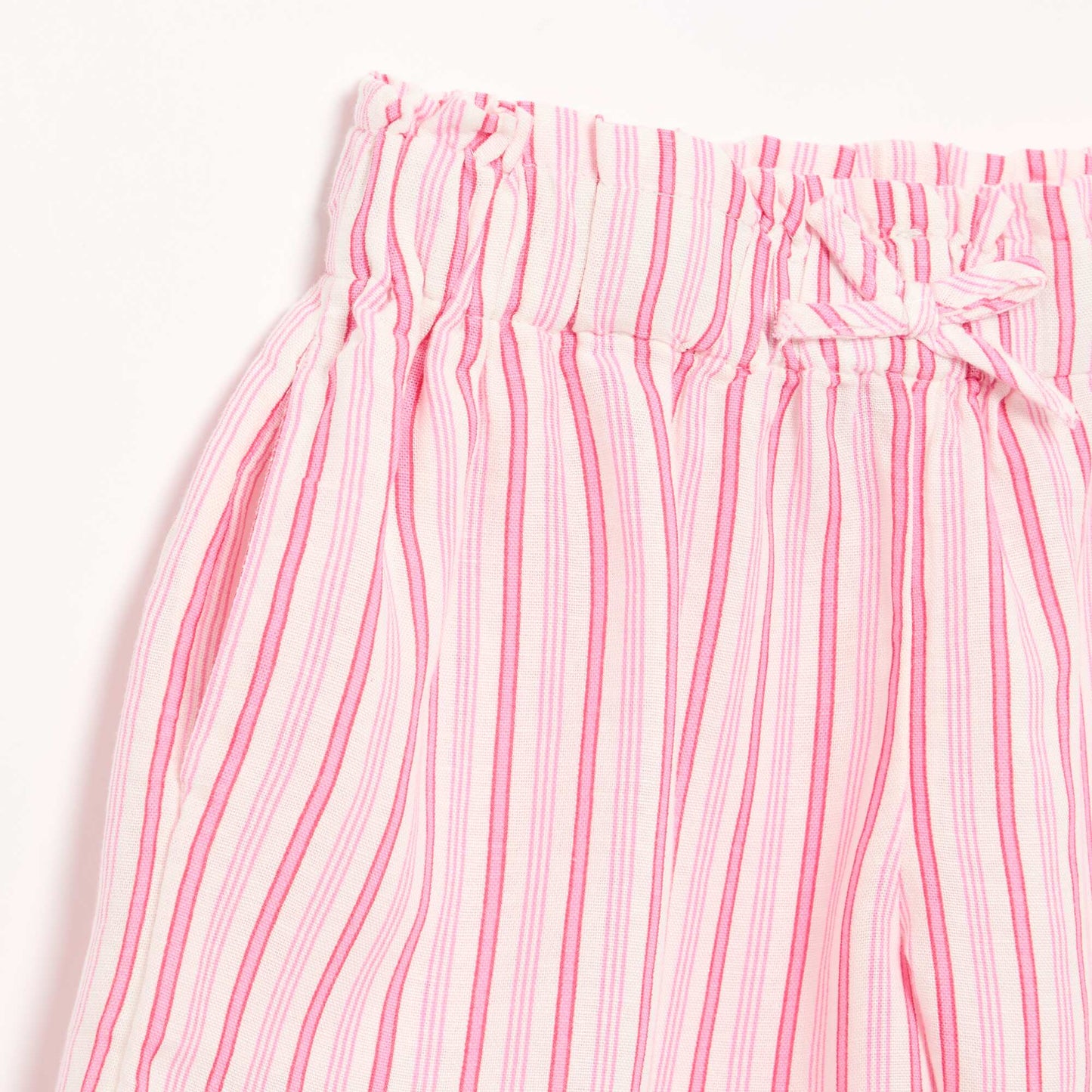 Short uni avec nœud fantaisie ROSE
