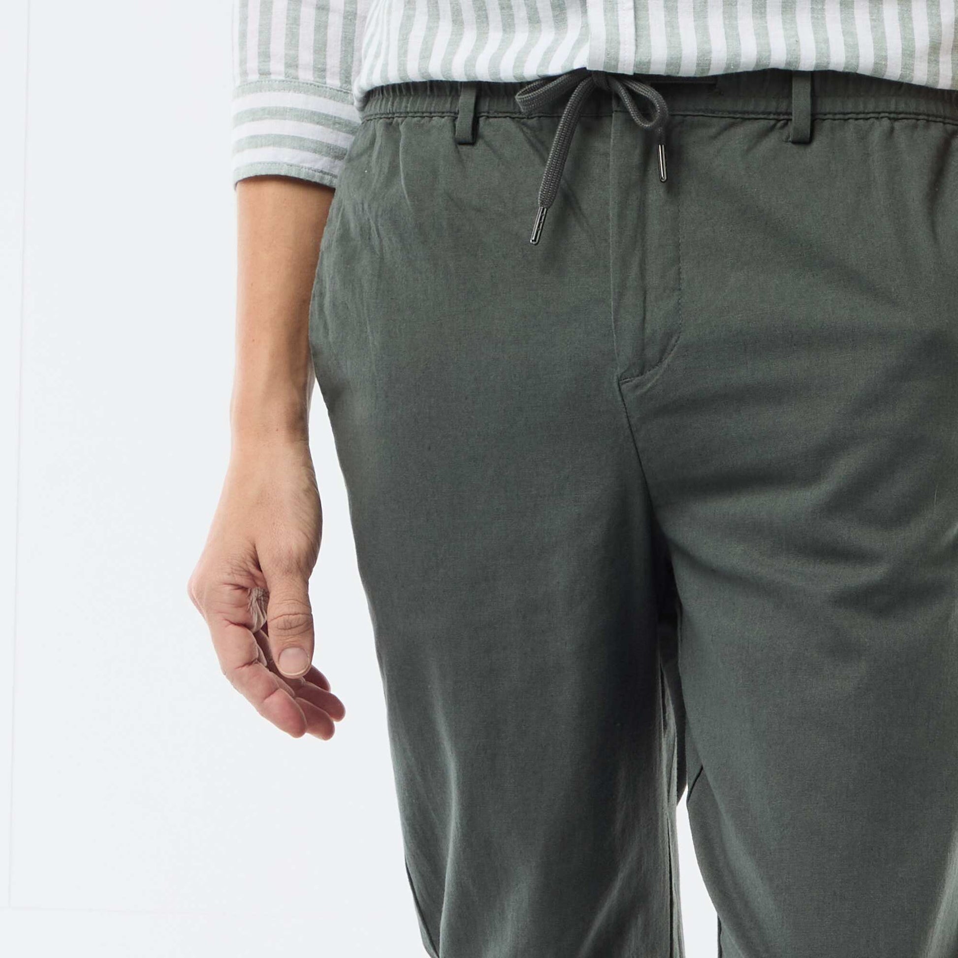 Pantalon chino regular en lin mélangé VERT