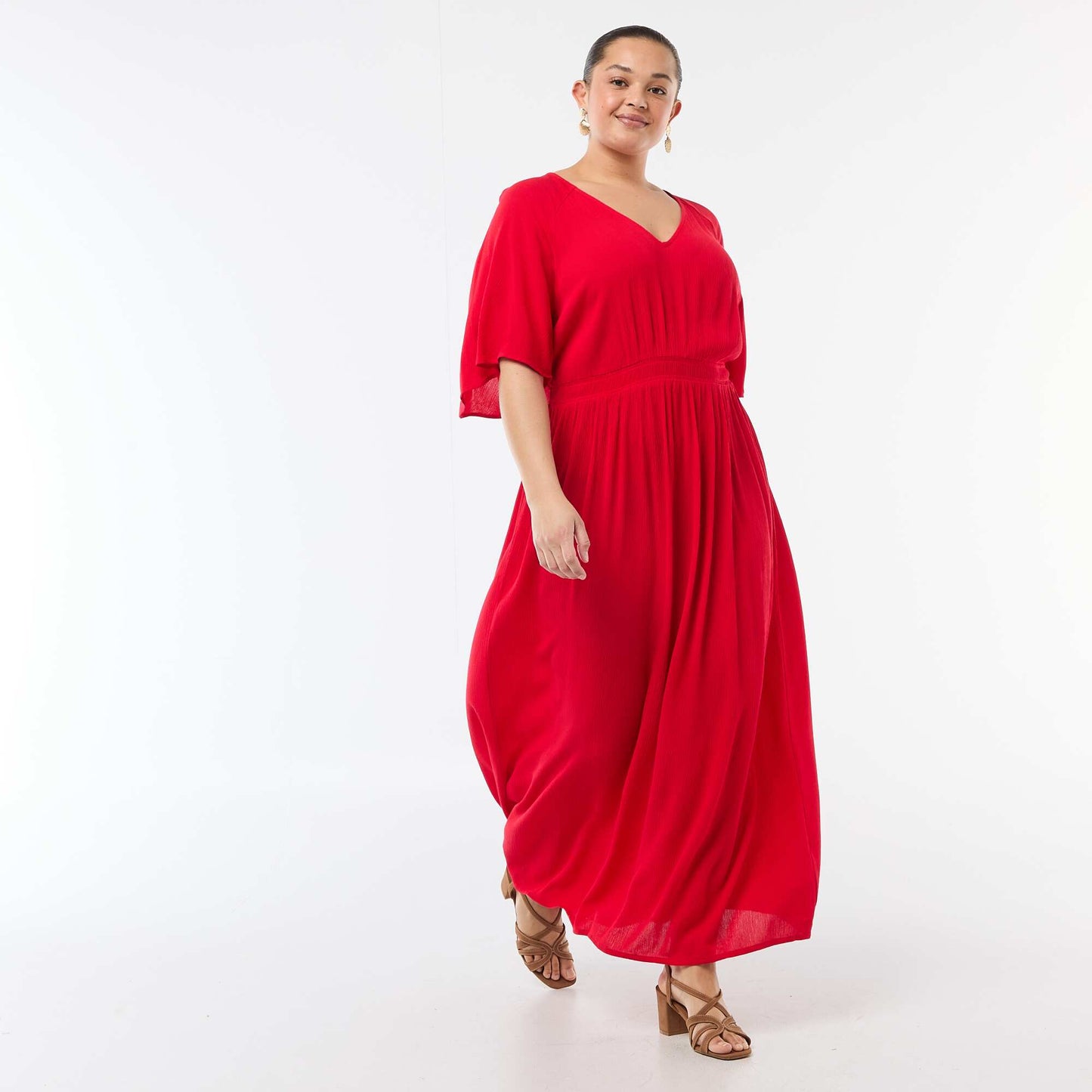 Robe longue à manches courtes en matière crêpée ROUGE