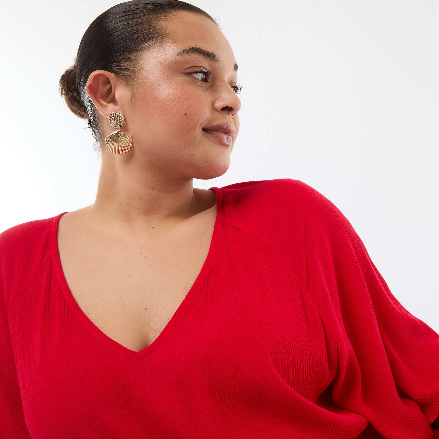 Robe longue à manches courtes en matière crêpée ROUGE